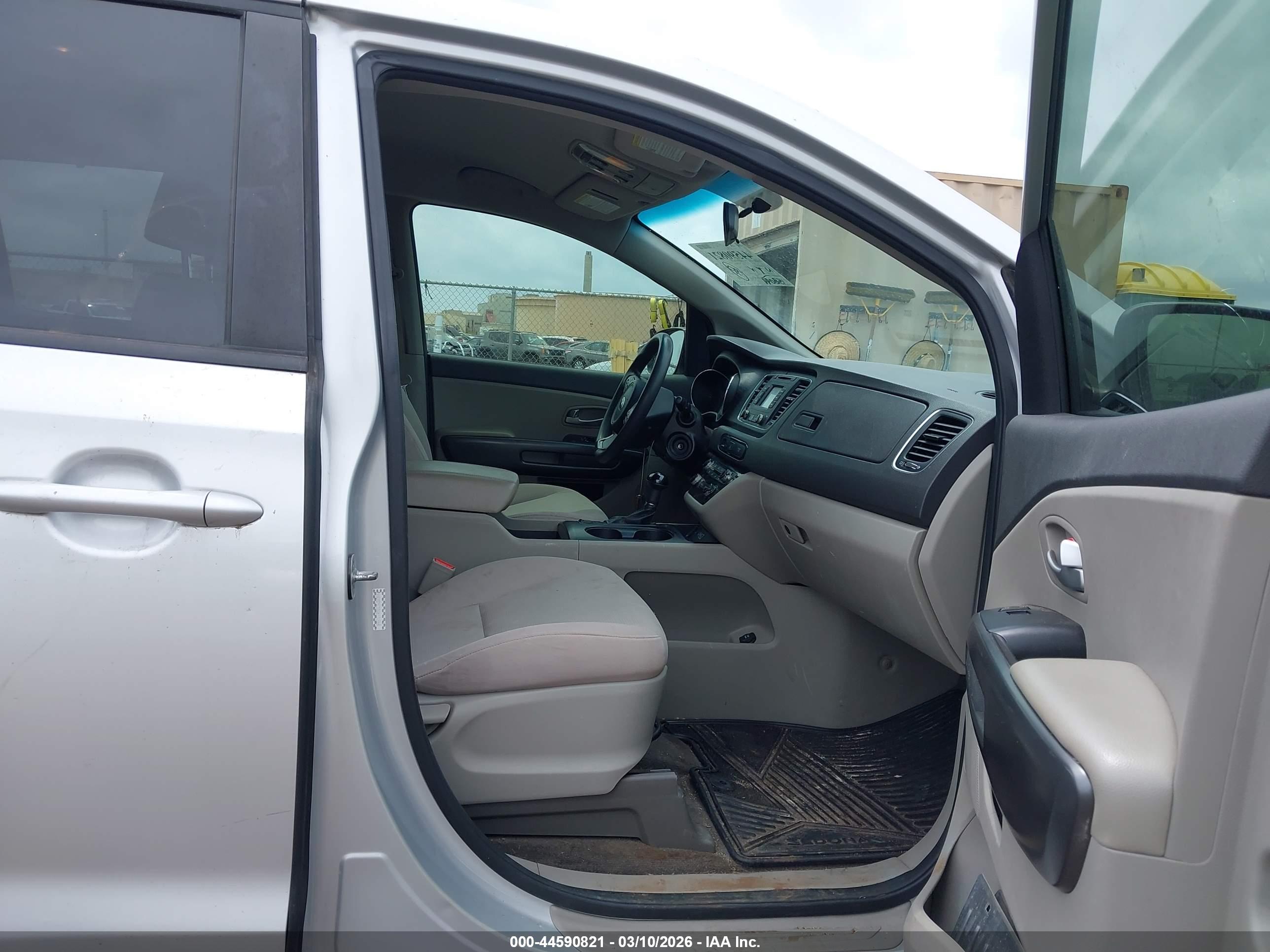 KIA SEDONA image 5