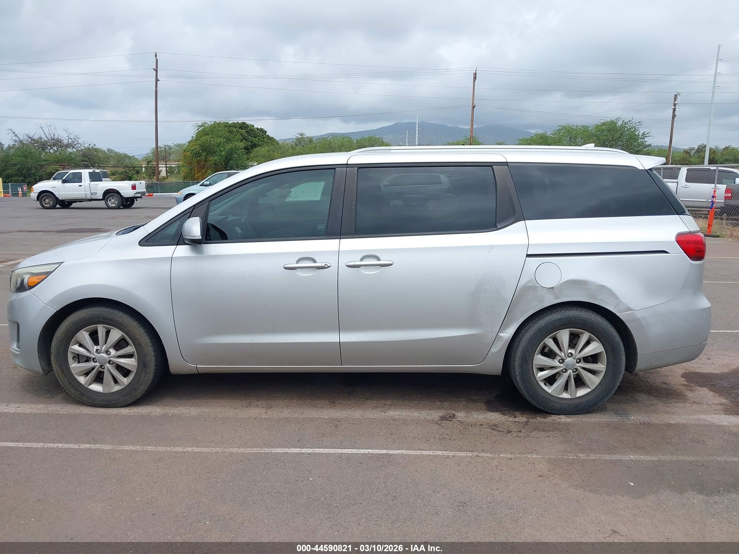 KIA SEDONA image 6