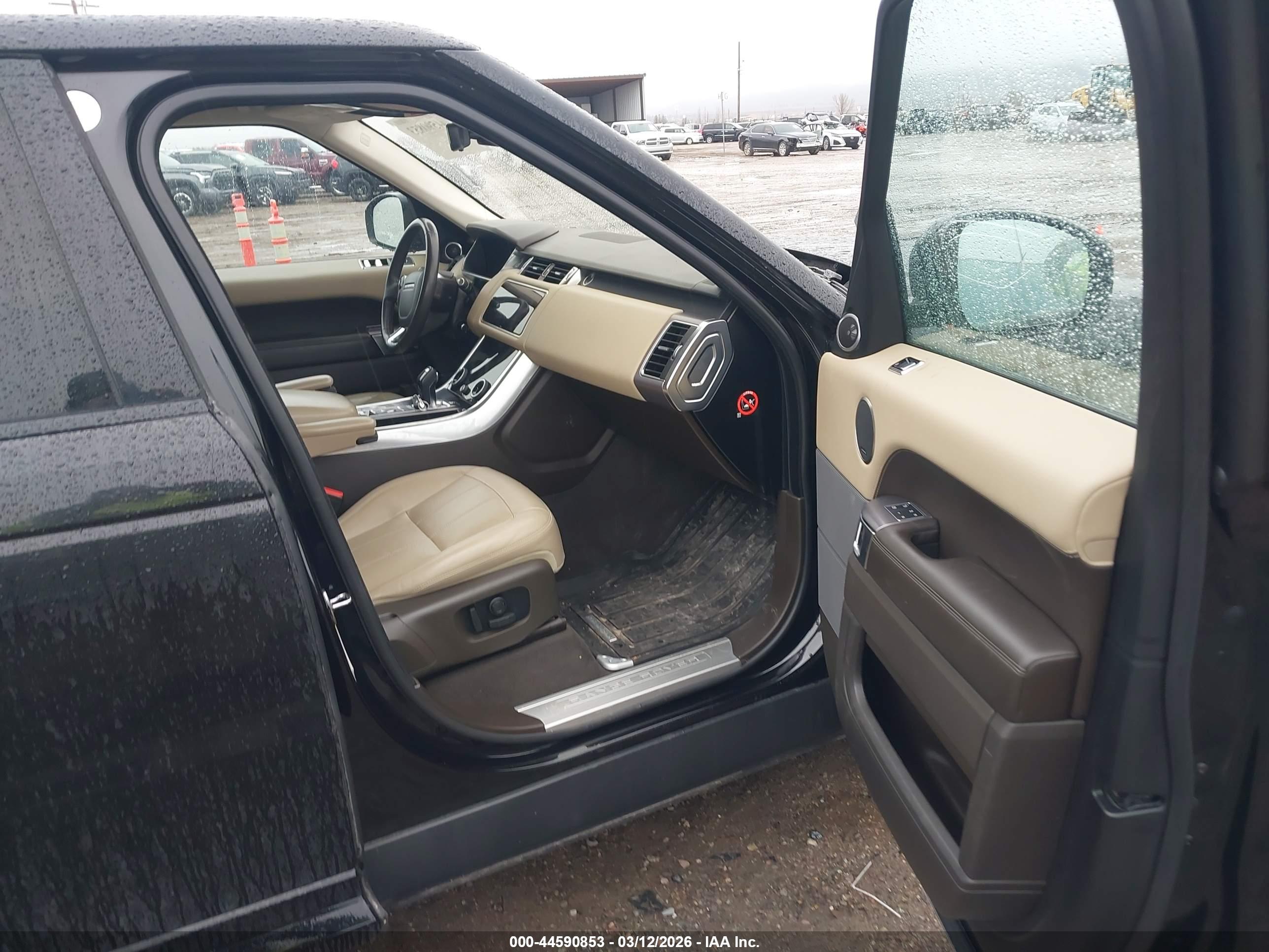 LAND ROVER image 5