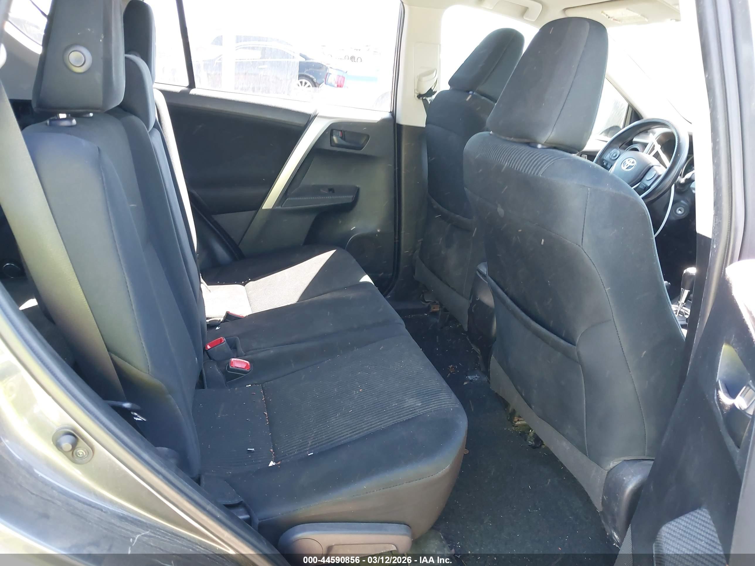 TOYOTA RAV4 image 8