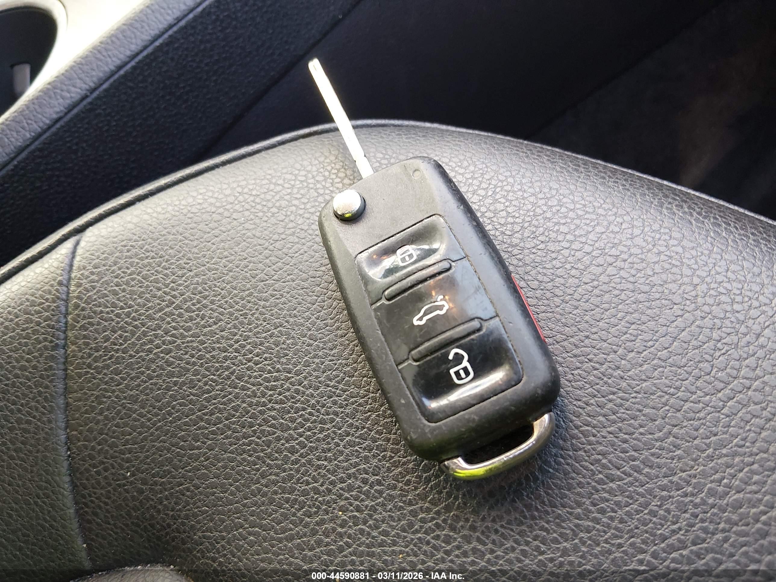 VOLKSWAGEN PASSAT image 11