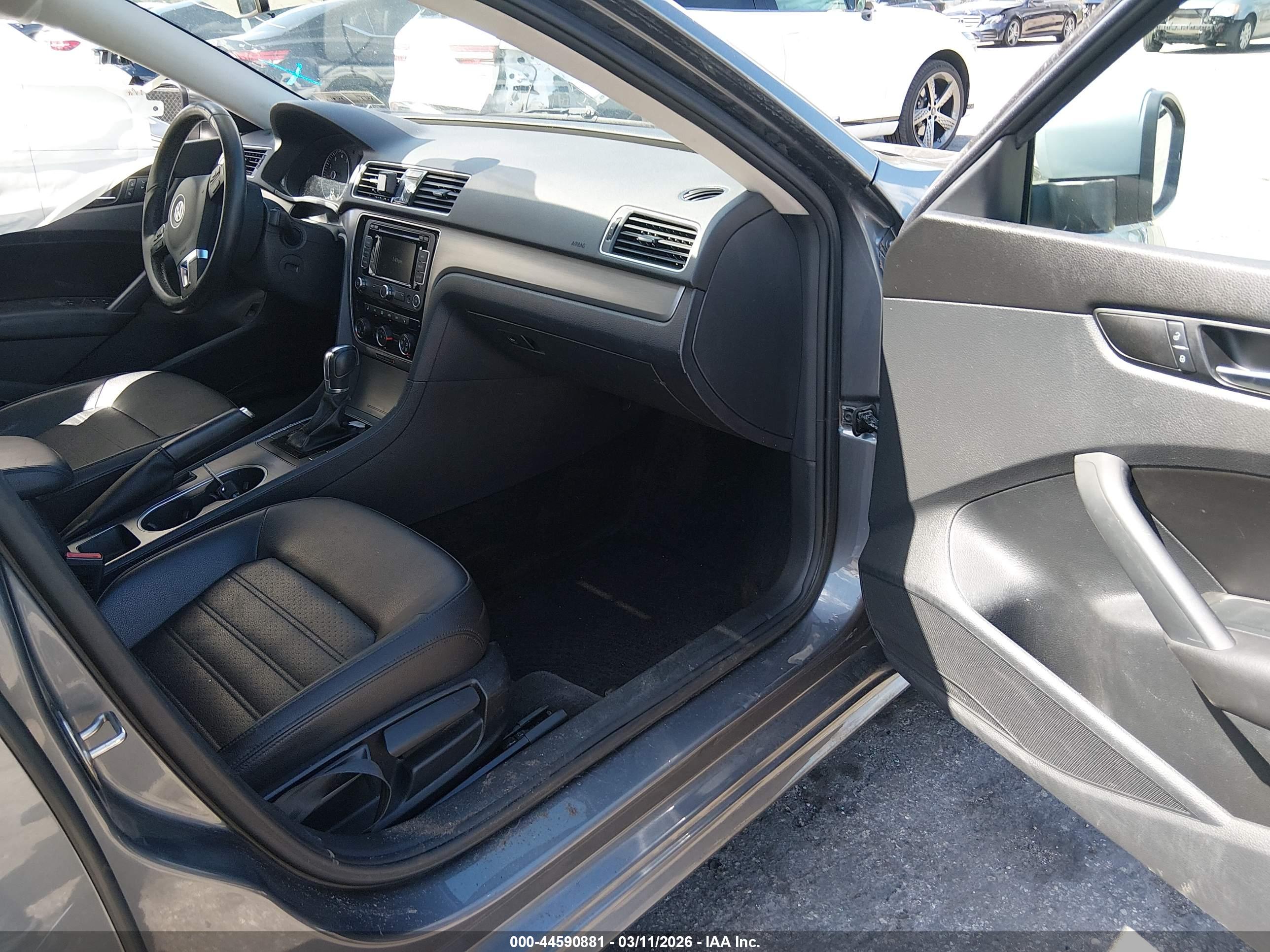 VOLKSWAGEN PASSAT image 5
