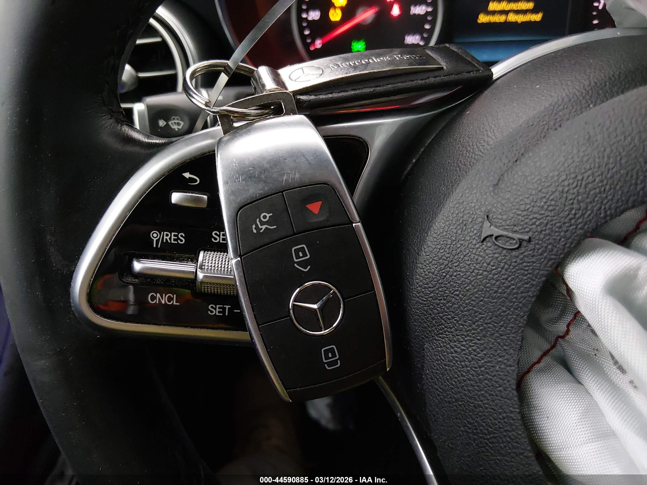 MERCEDES-BENZ GLC image 11