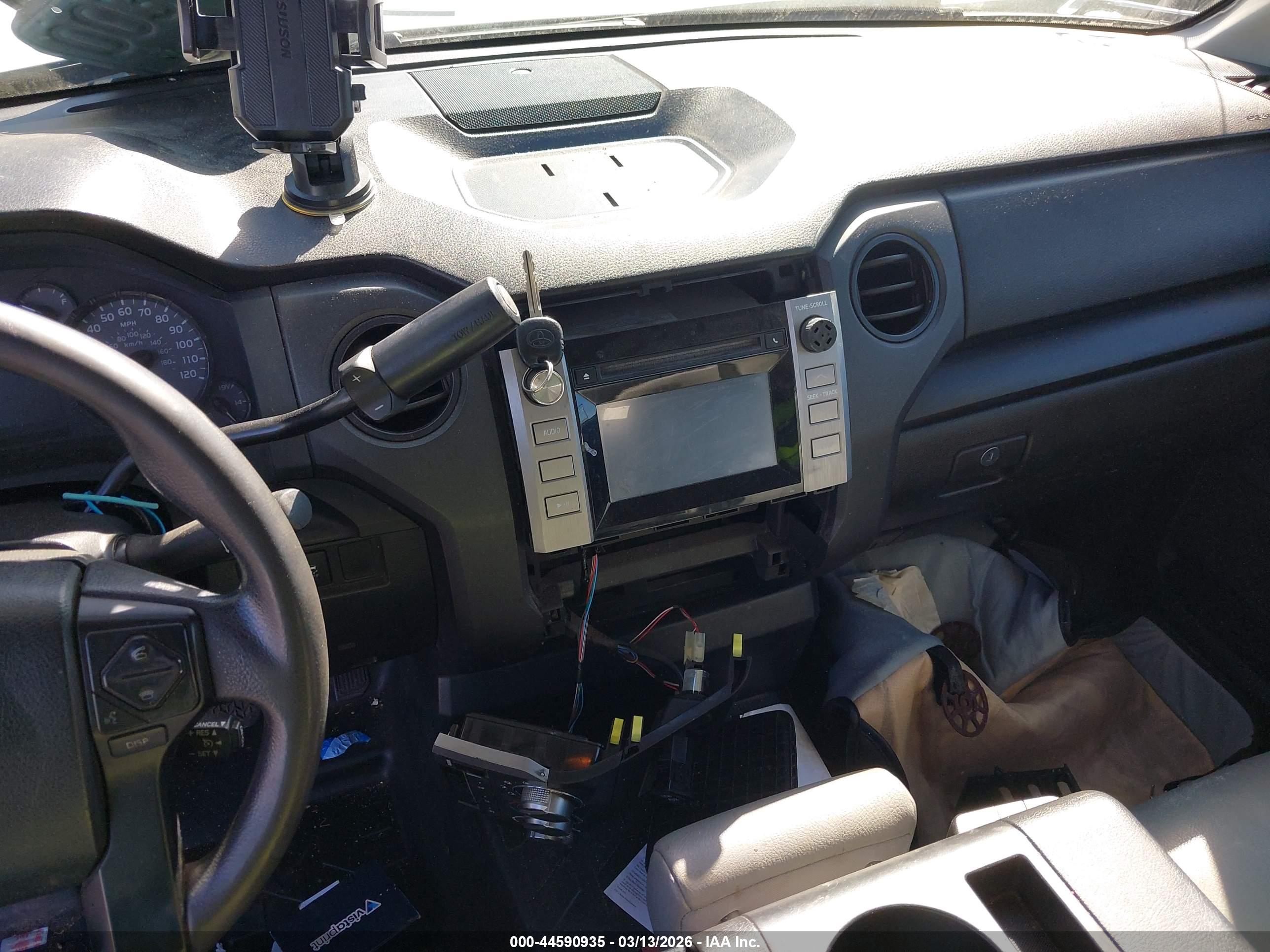 TOYOTA TUNDRA image 11