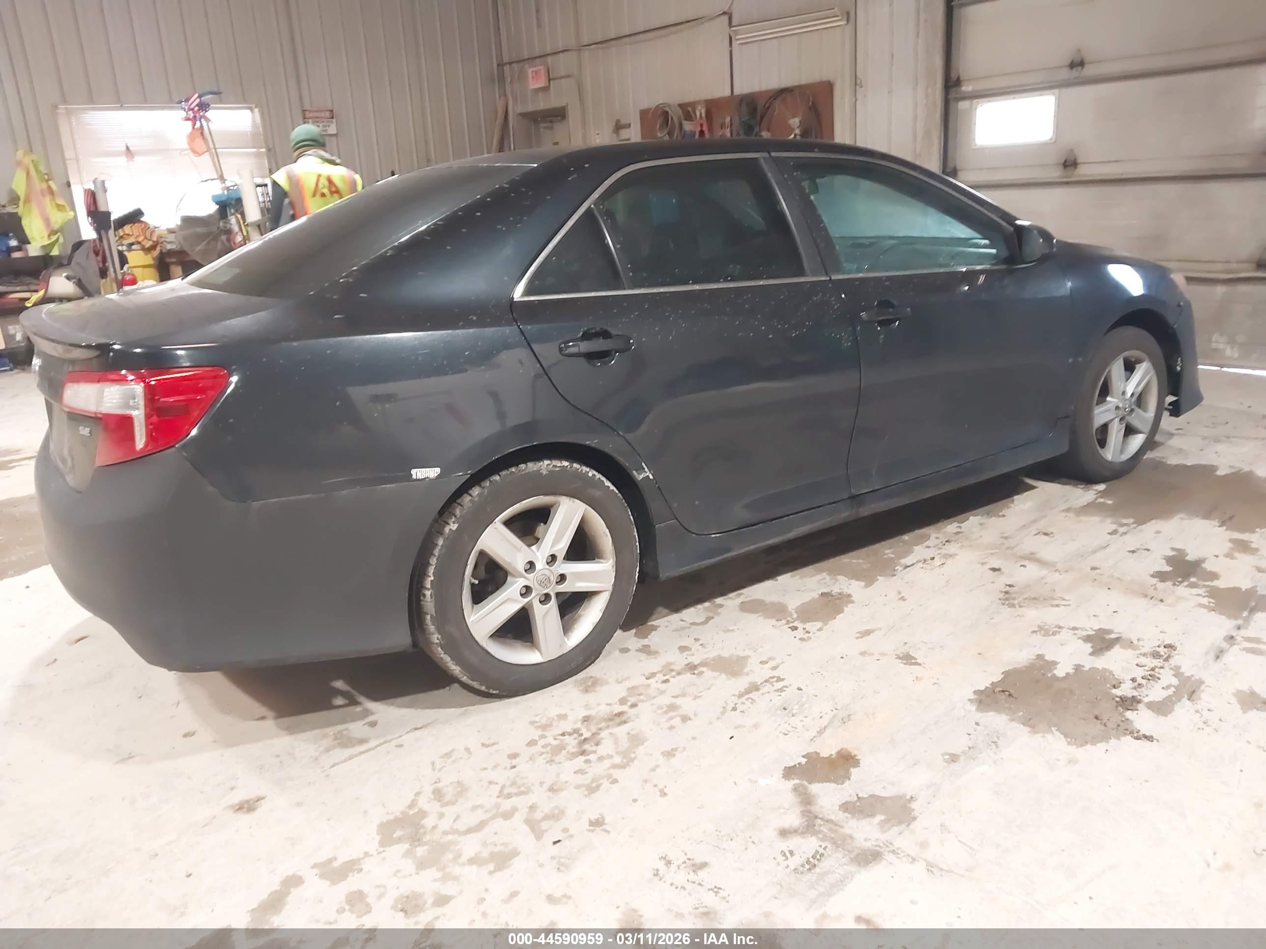 TOYOTA CAMRY image 4