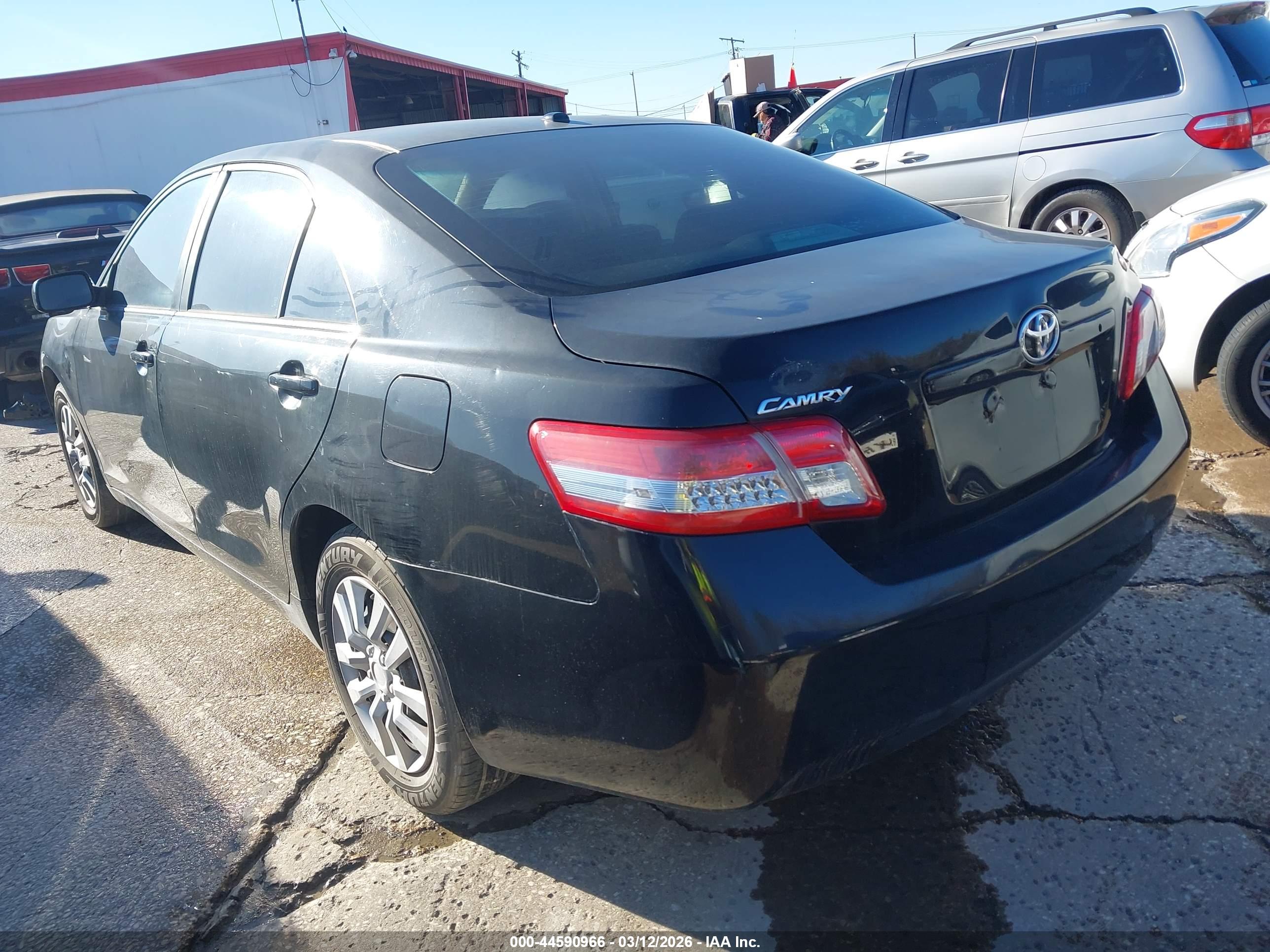 TOYOTA CAMRY image 3