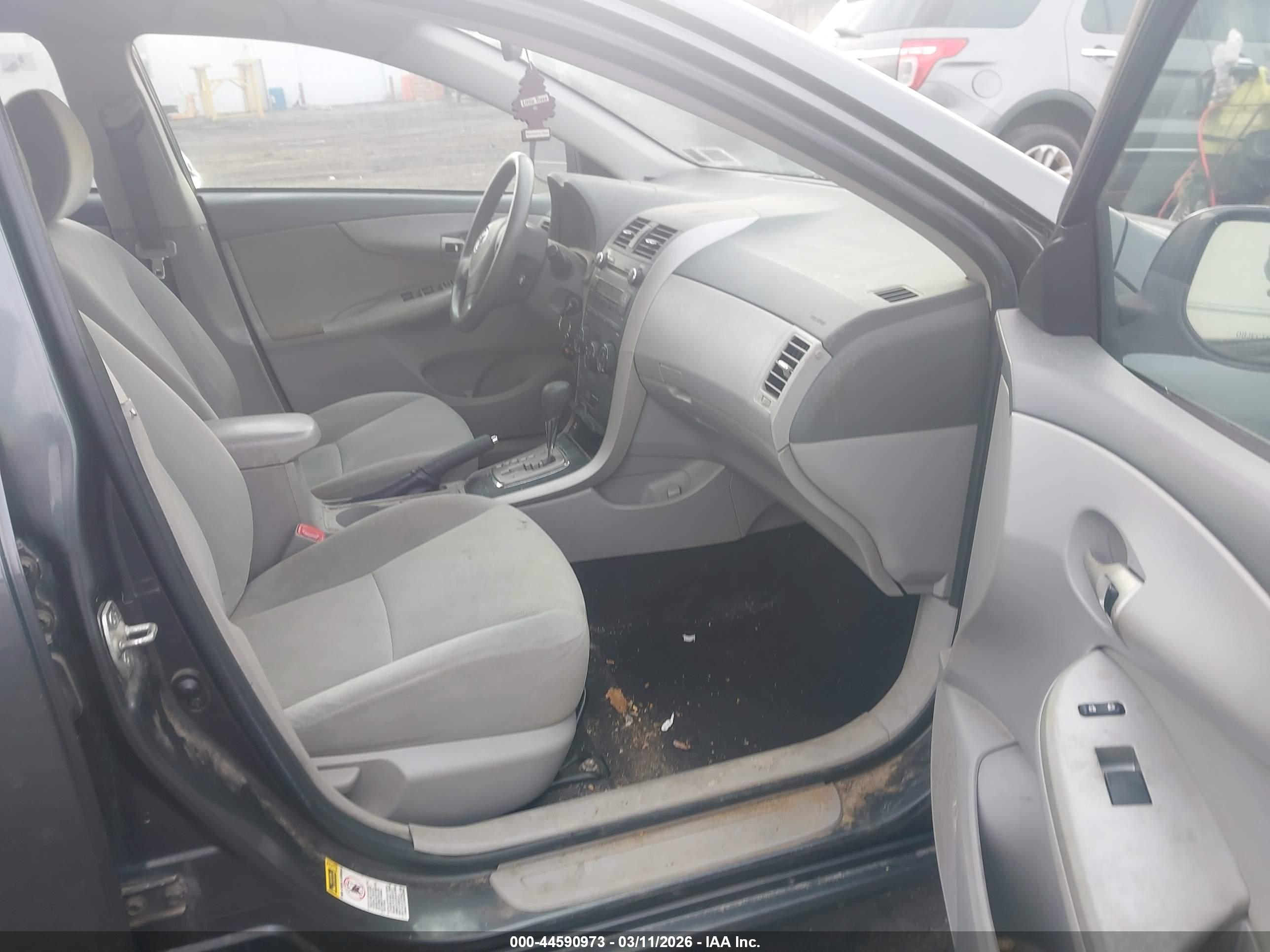 TOYOTA COROLLA image 5
