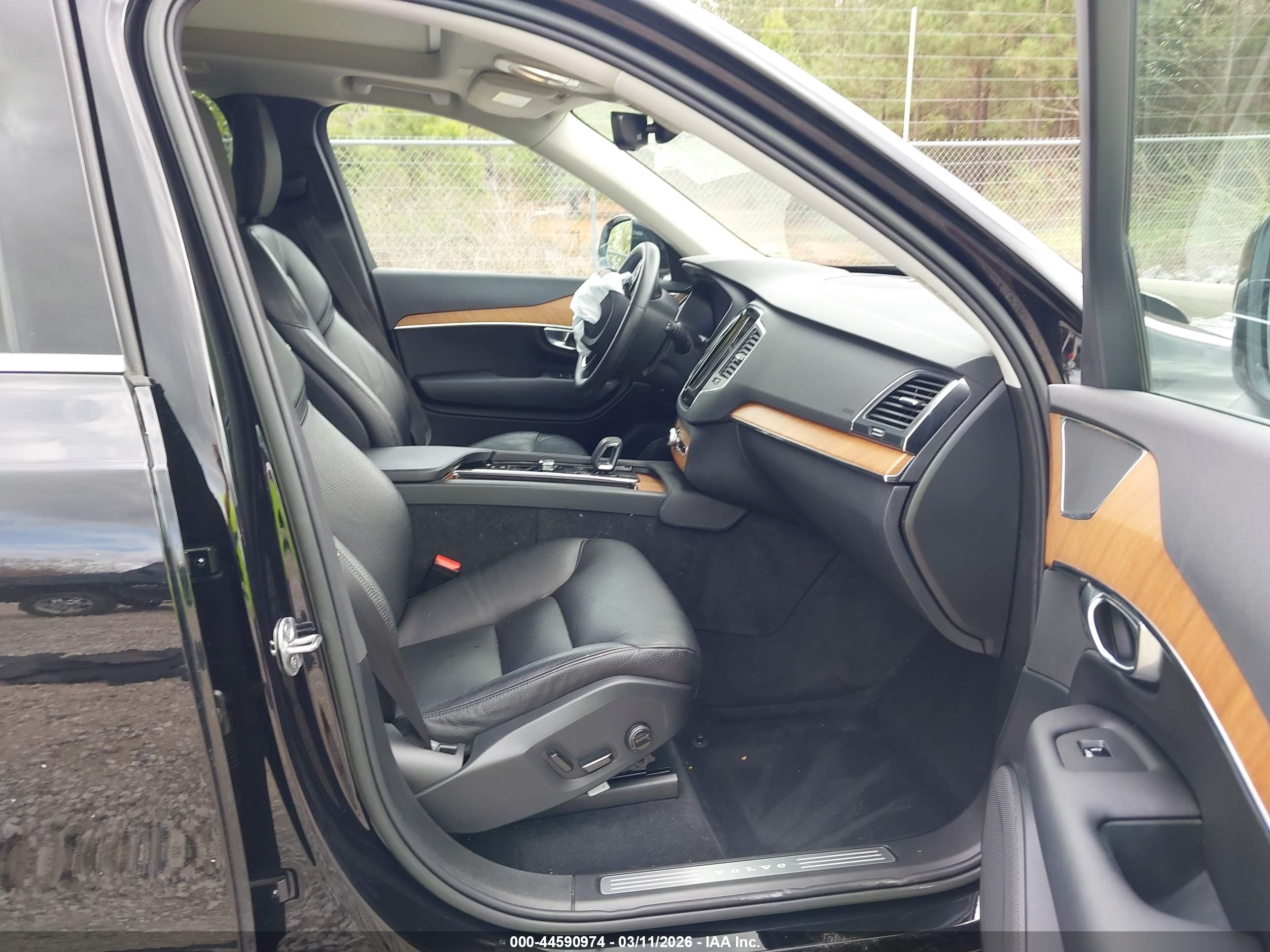 VOLVO XC90 image 5