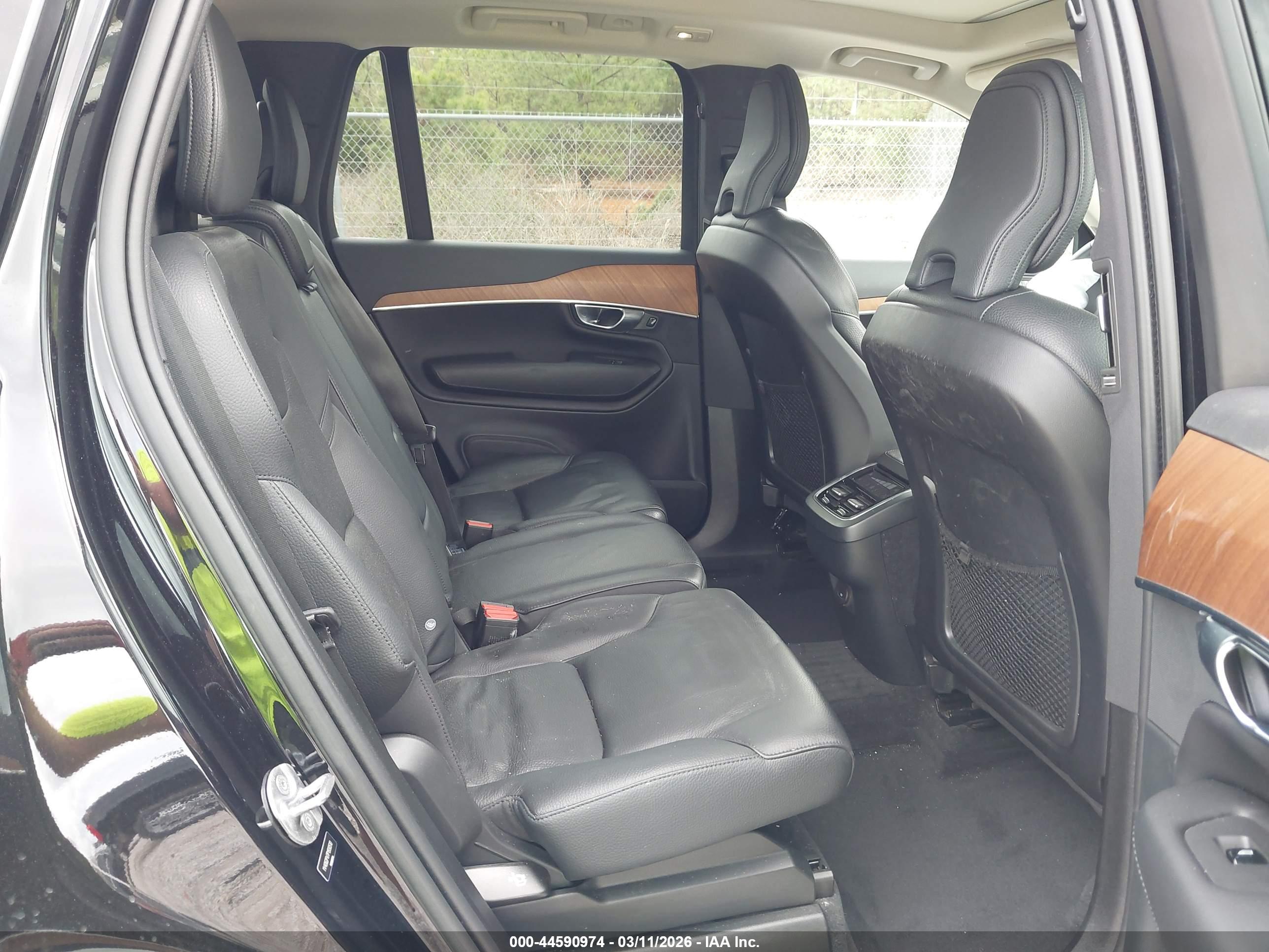 VOLVO XC90 image 8