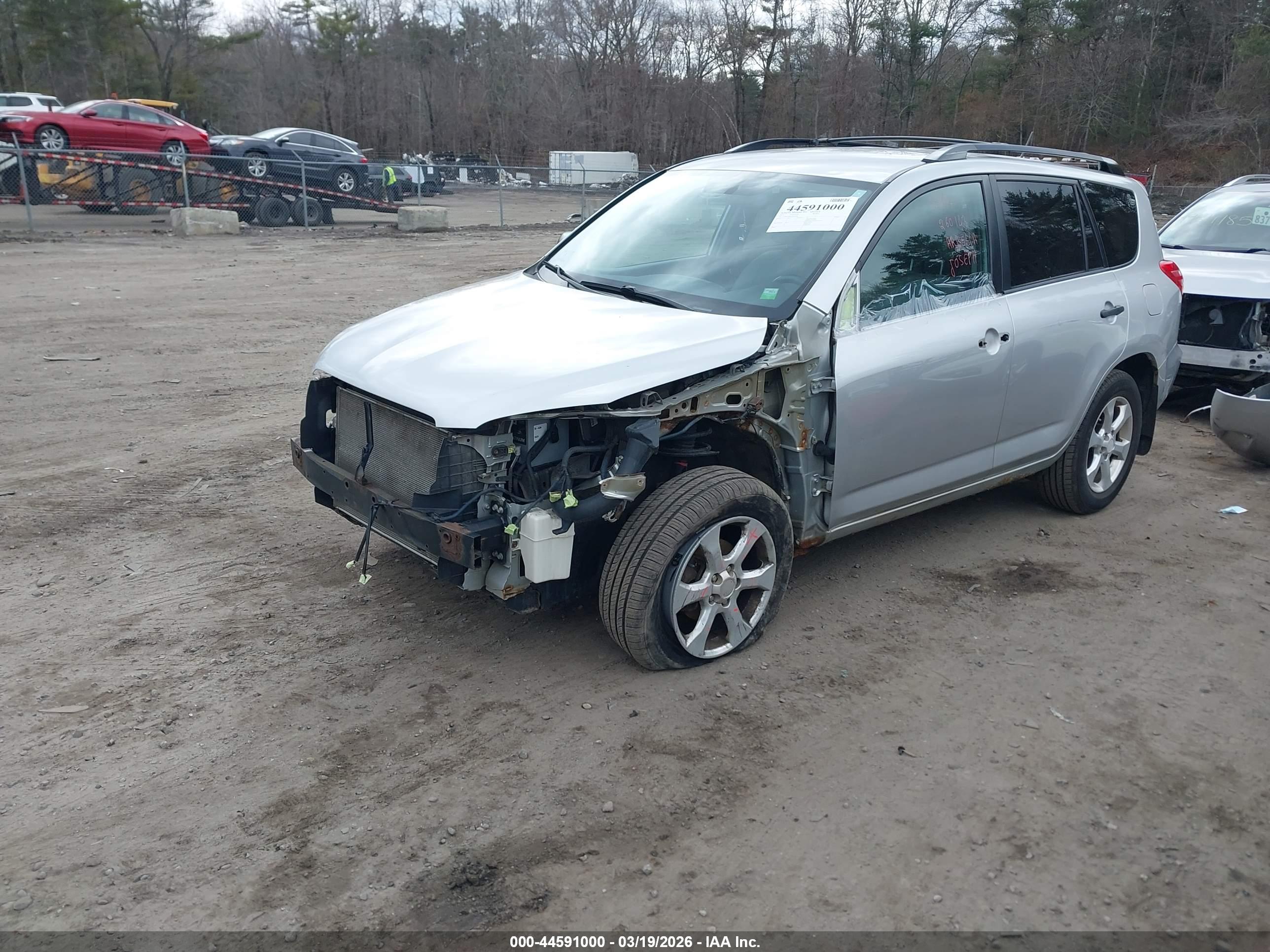 TOYOTA RAV4 image 2