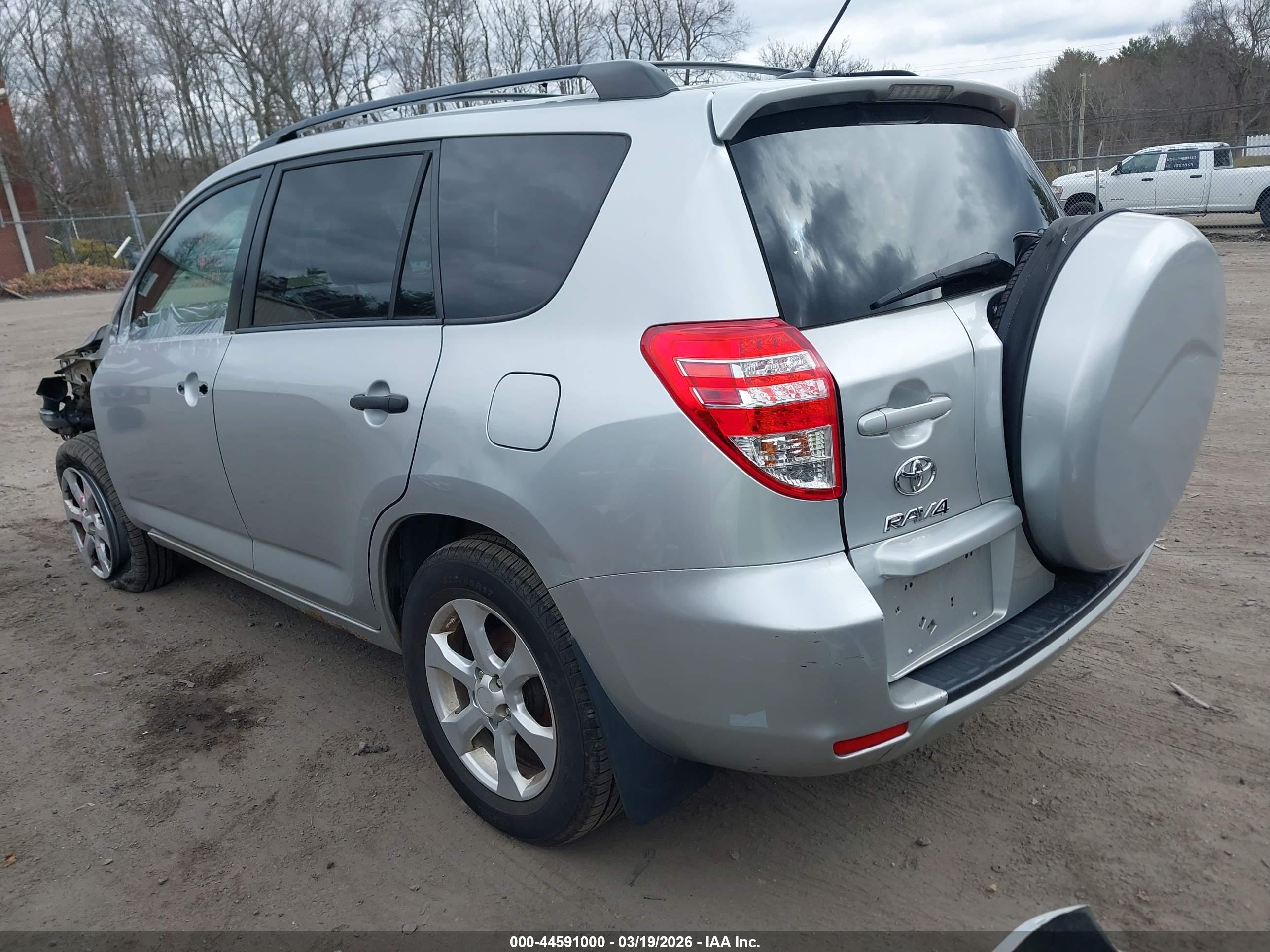 TOYOTA RAV4 image 3