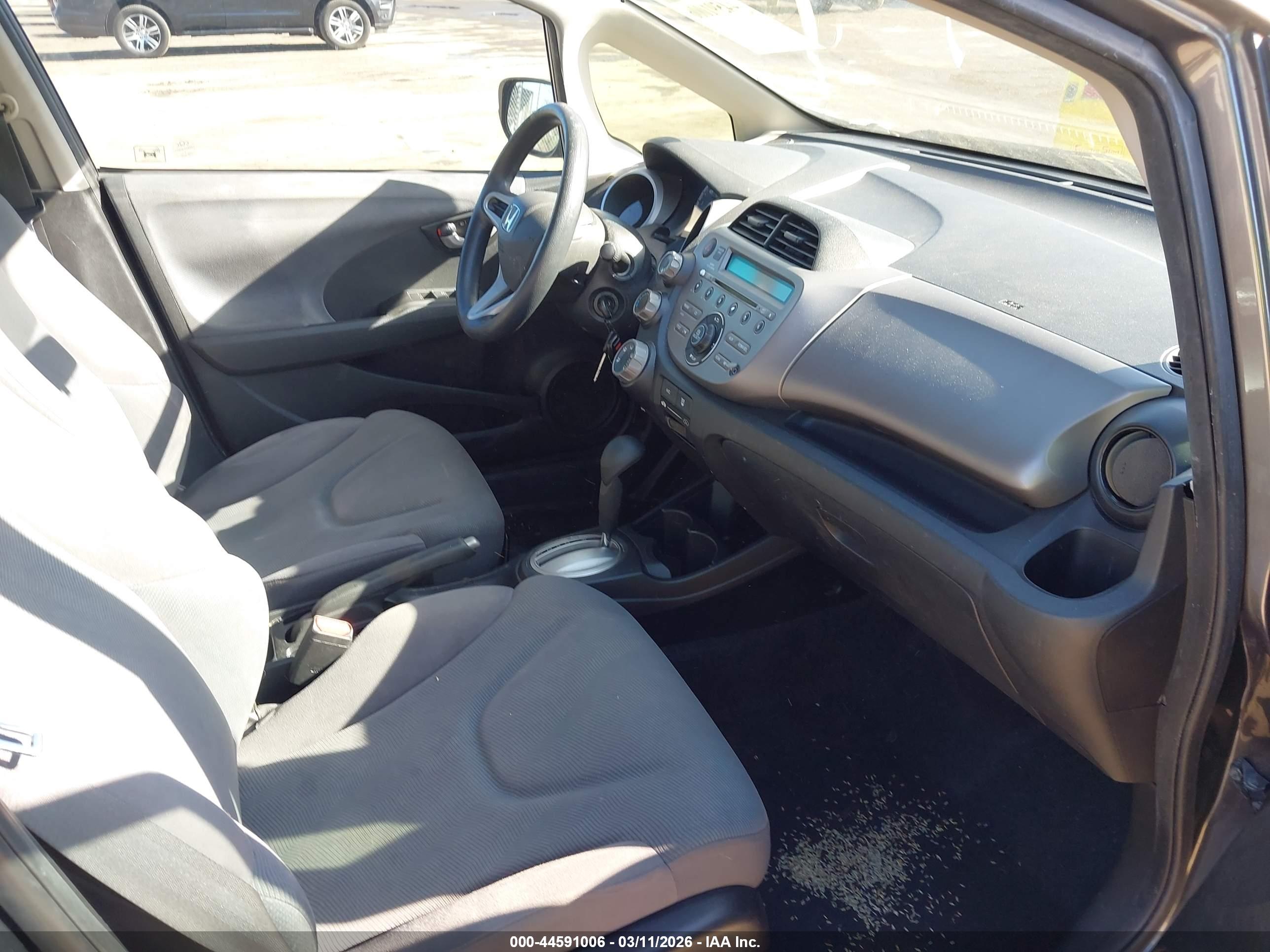 HONDA FIT image 5