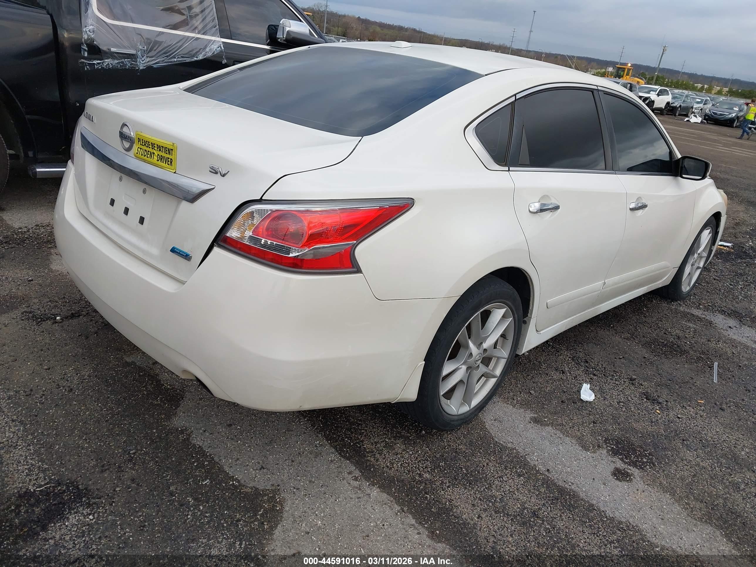 NISSAN ALTIMA image 4