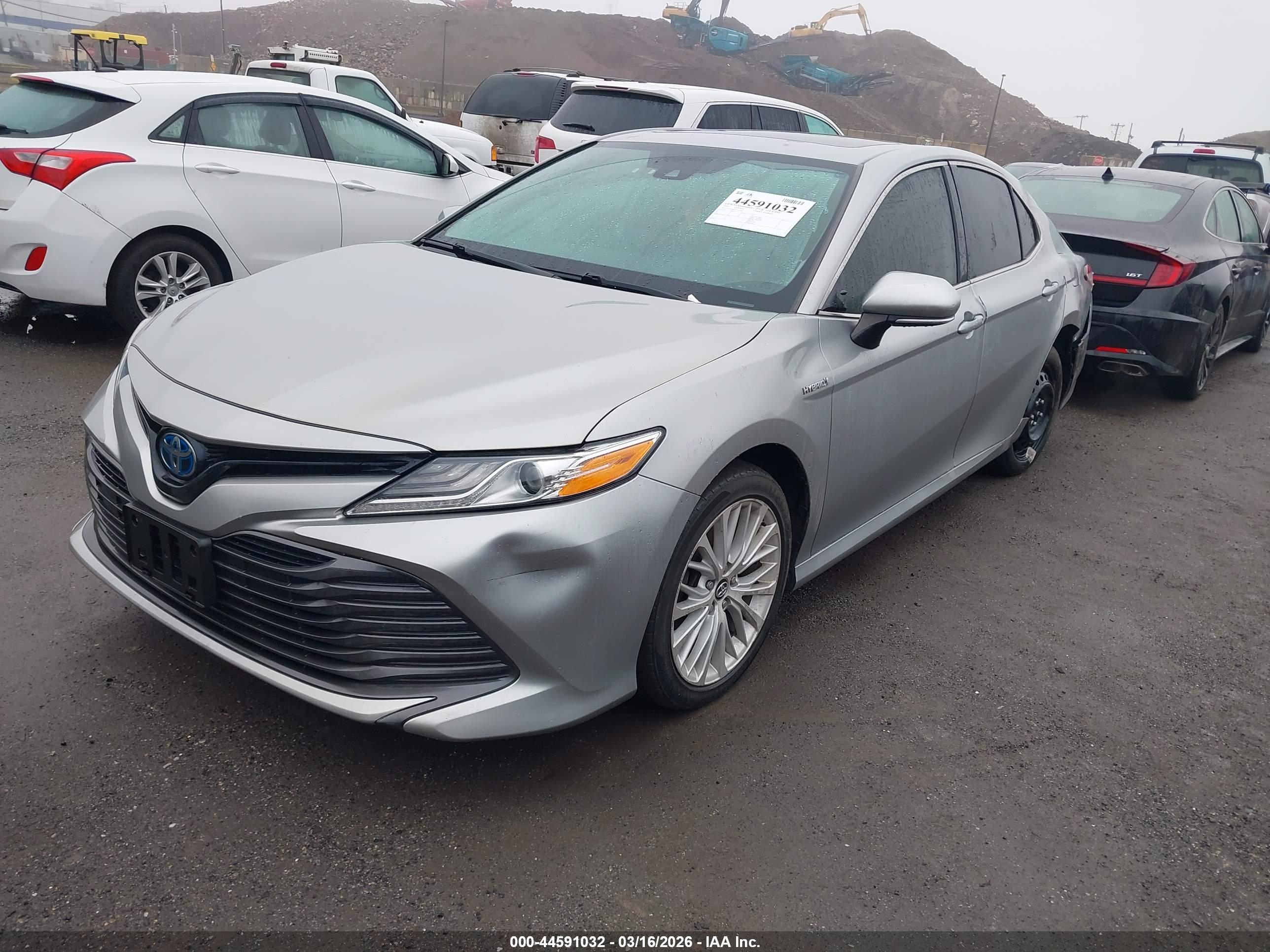 TOYOTA CAMRY image 2