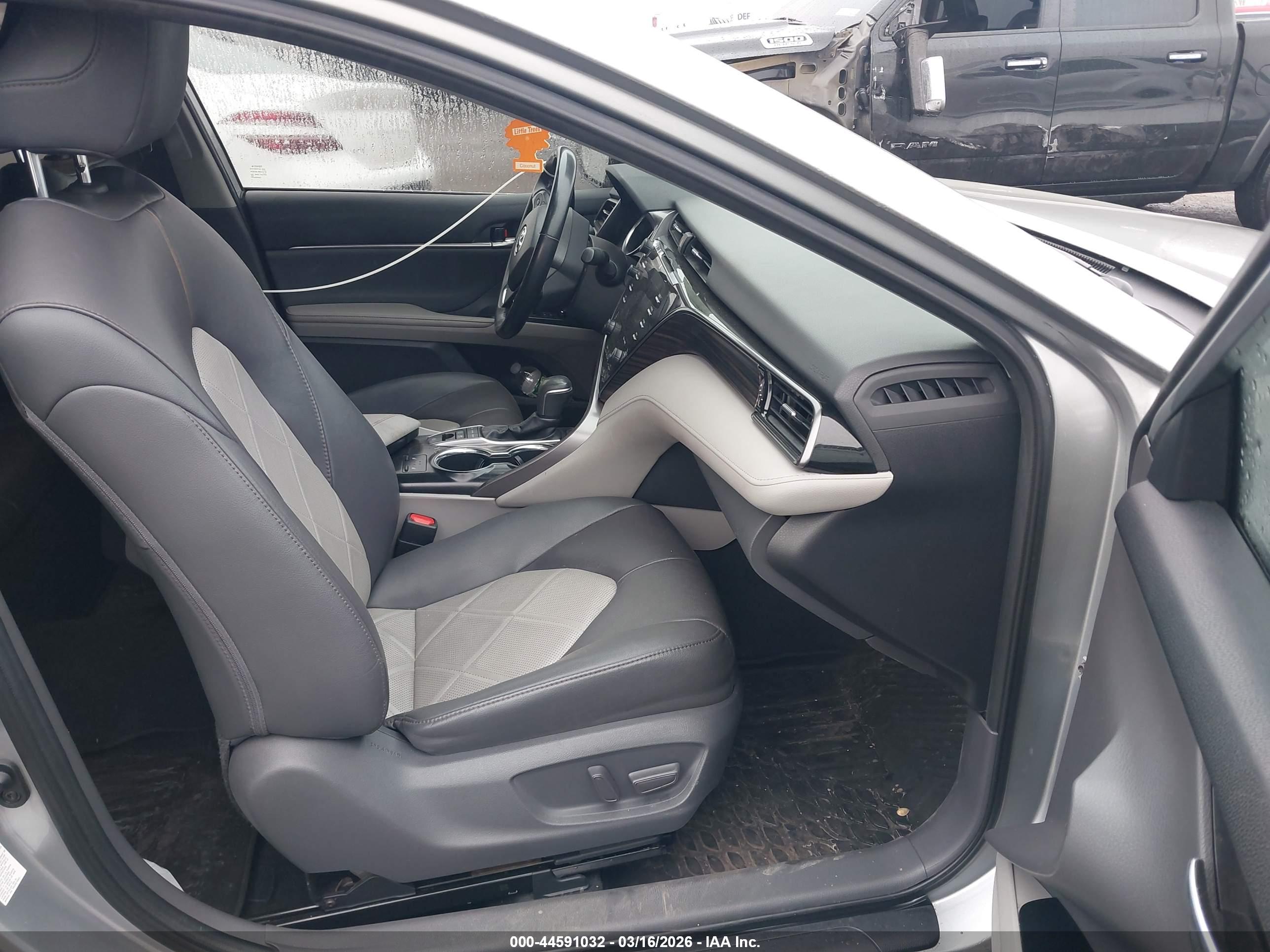 TOYOTA CAMRY image 5