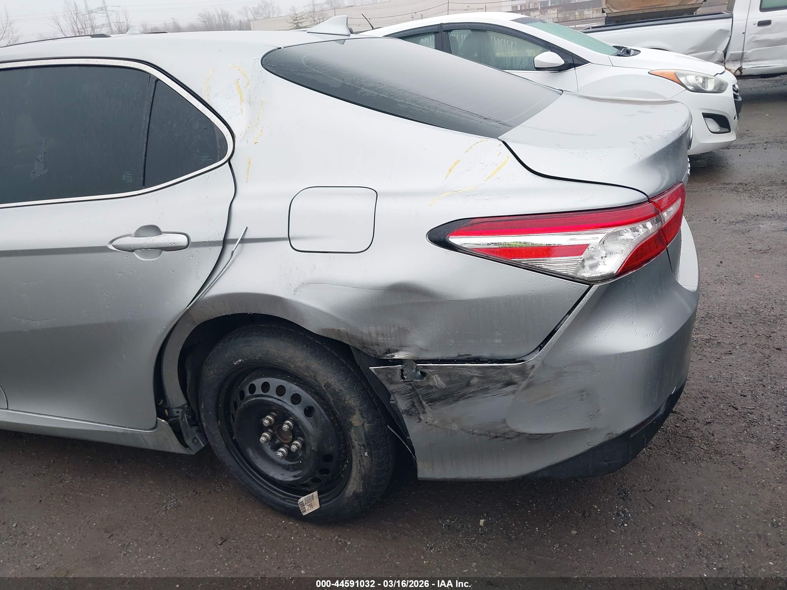 TOYOTA CAMRY image 6