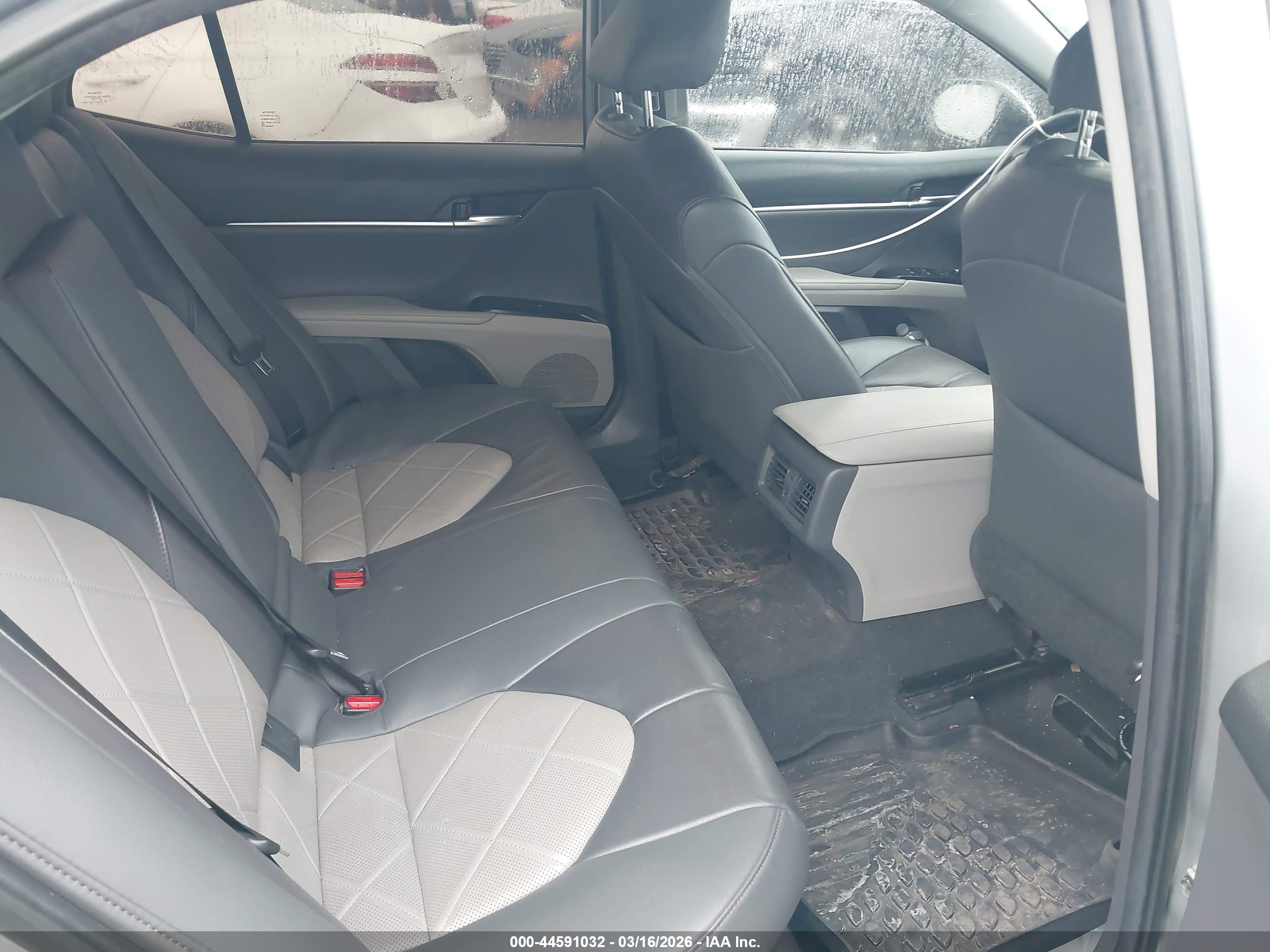 TOYOTA CAMRY image 8
