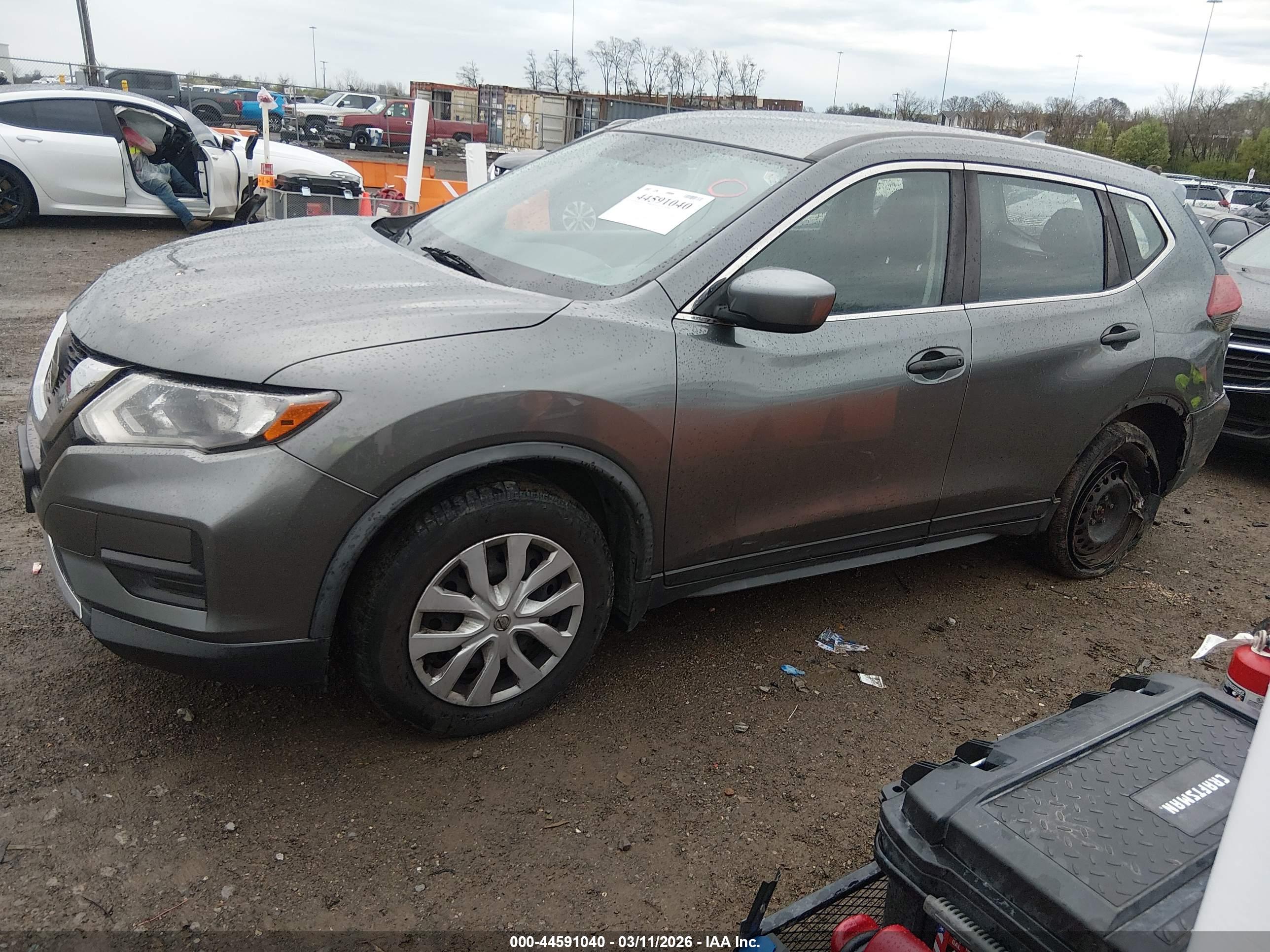 NISSAN ROGUE image 2