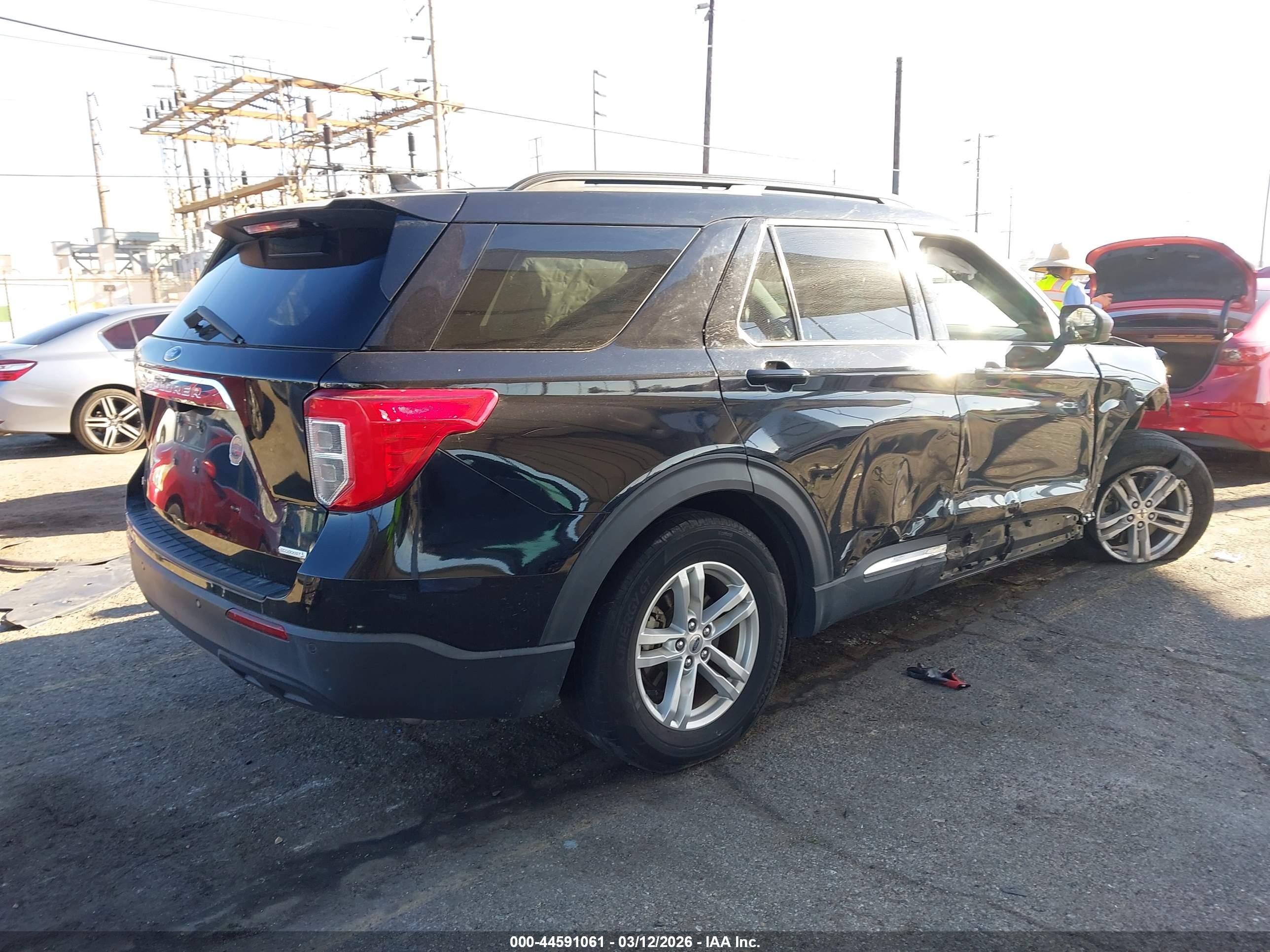 FORD EXPLORER image 4