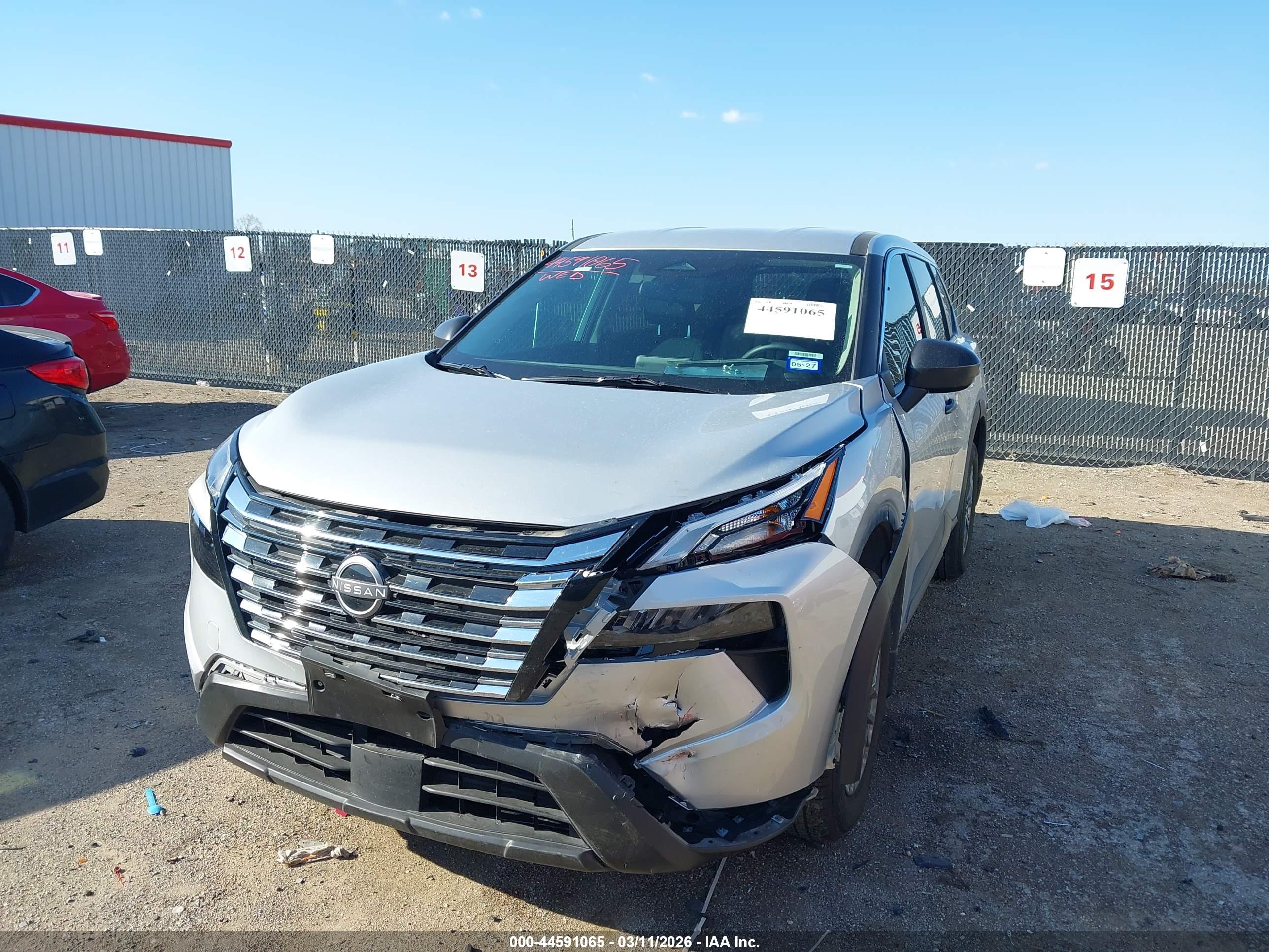 NISSAN ROGUE image 2