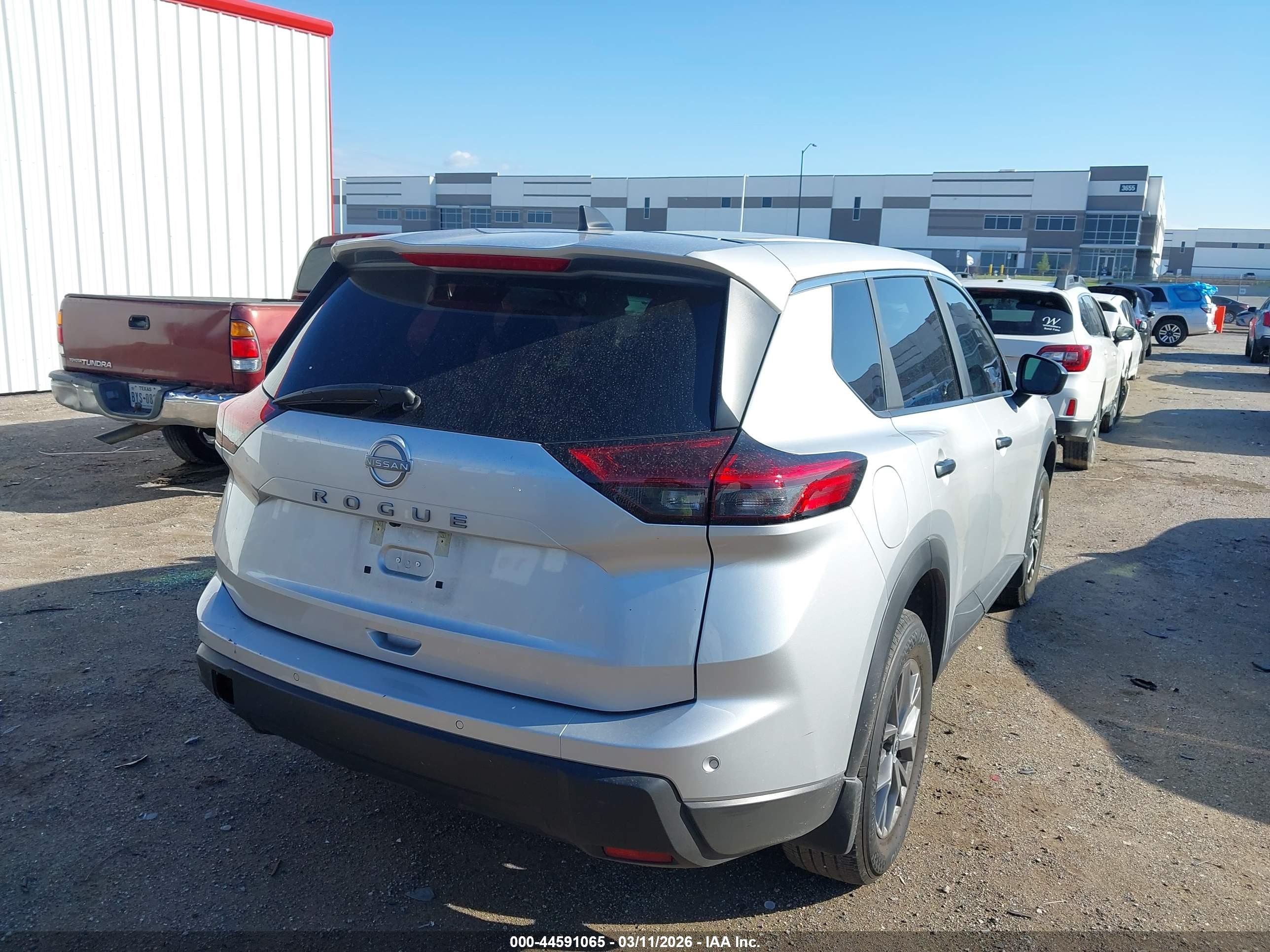 NISSAN ROGUE image 4