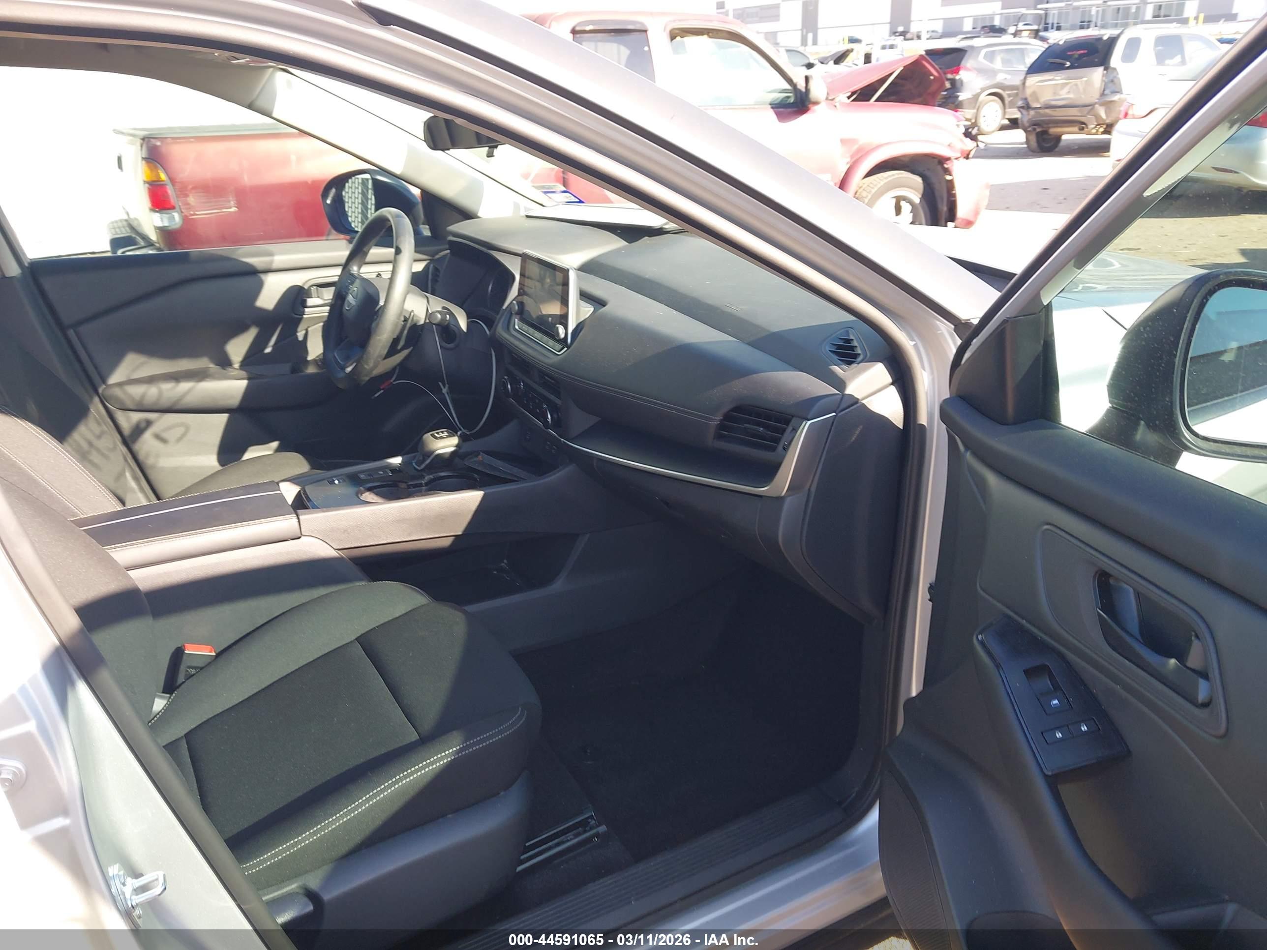 NISSAN ROGUE image 5