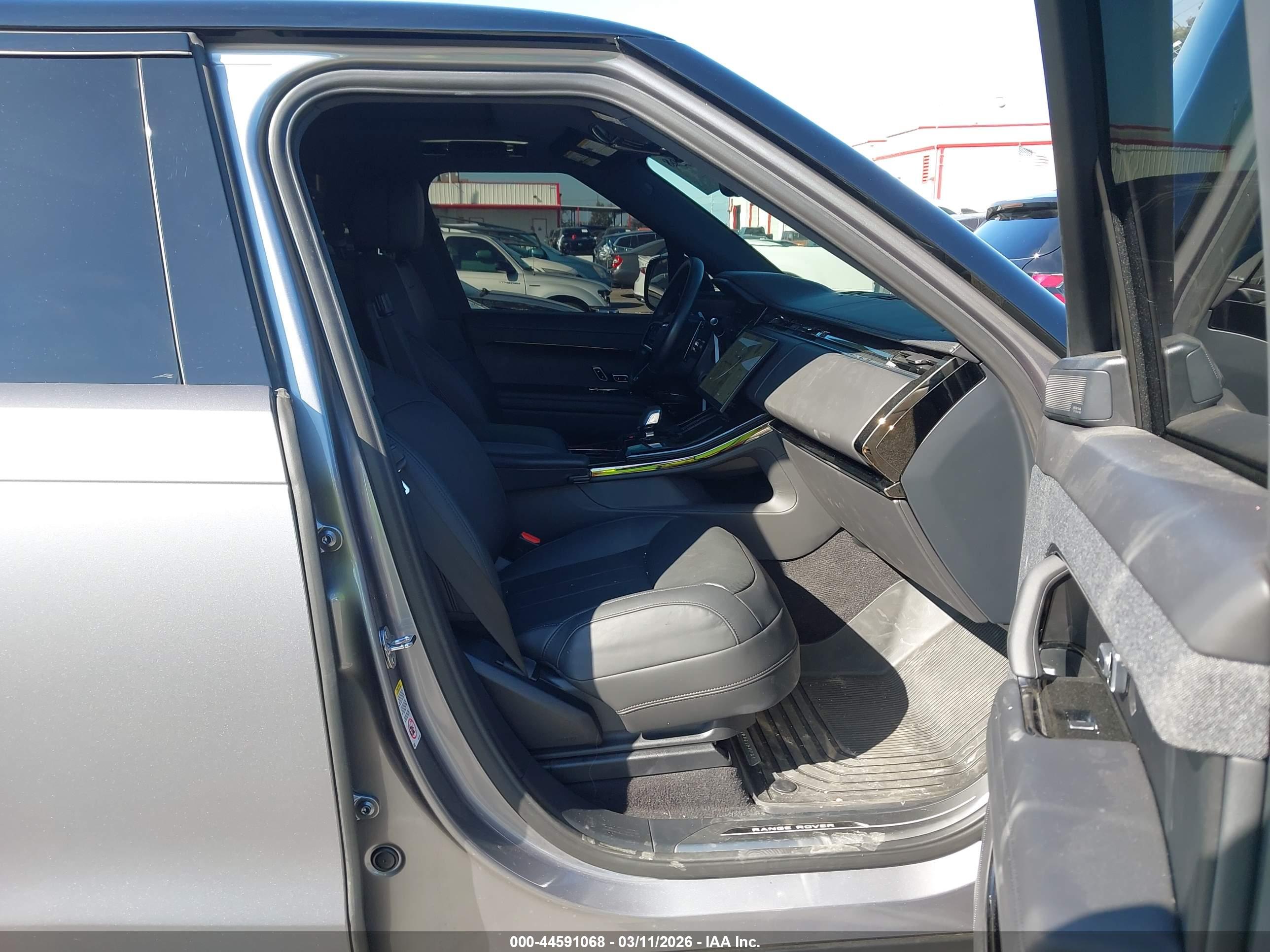 LAND ROVER image 5