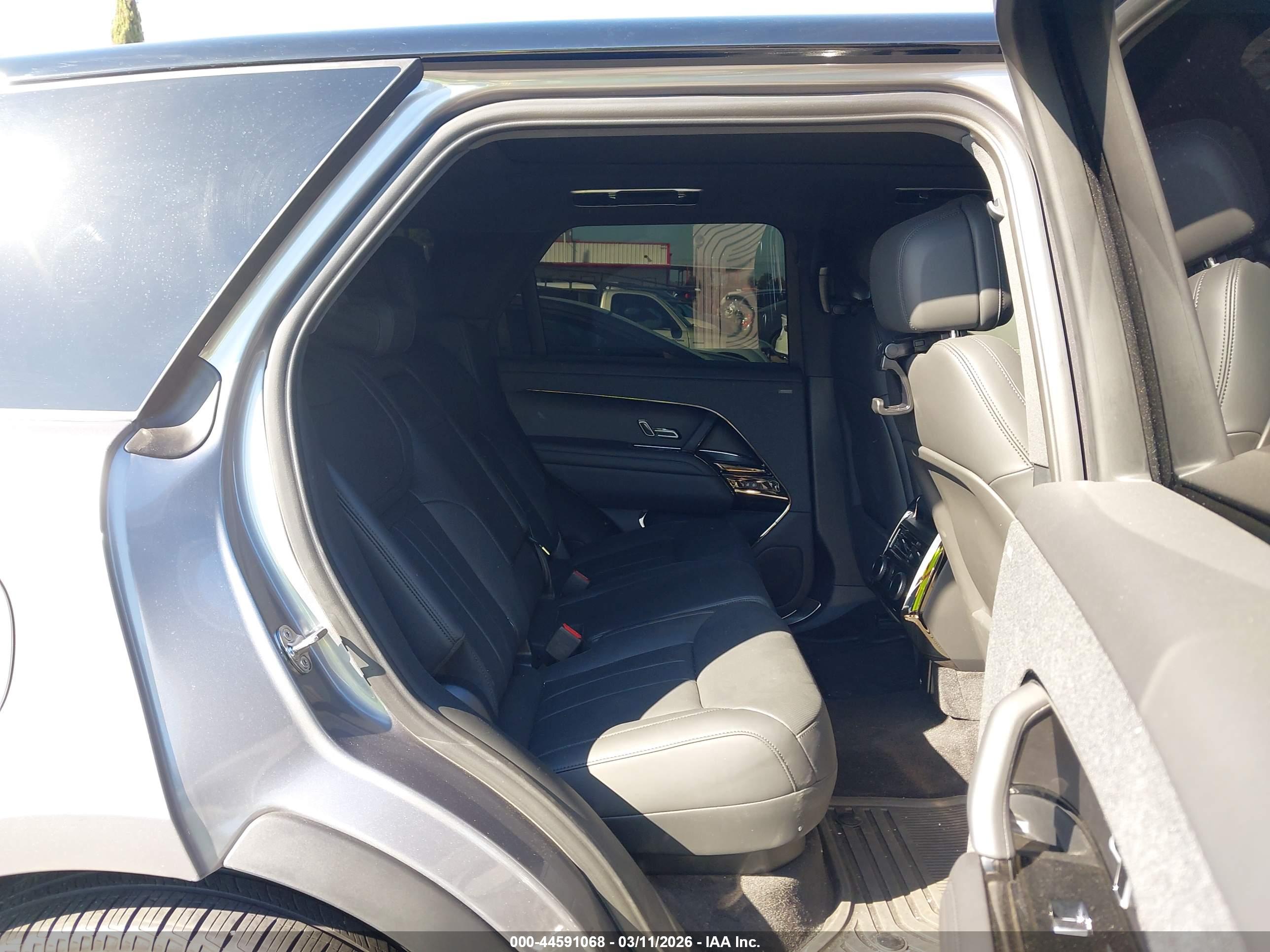 LAND ROVER image 8