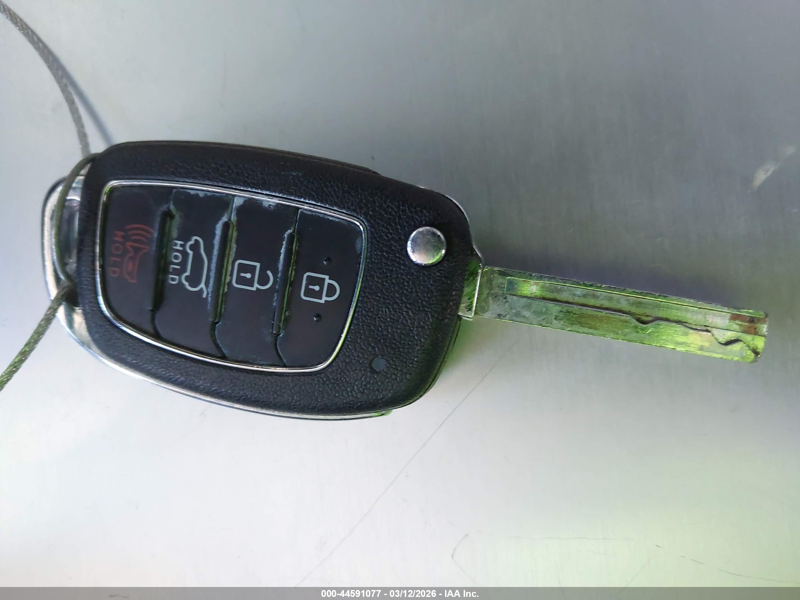 HYUNDAI SANTA image 11