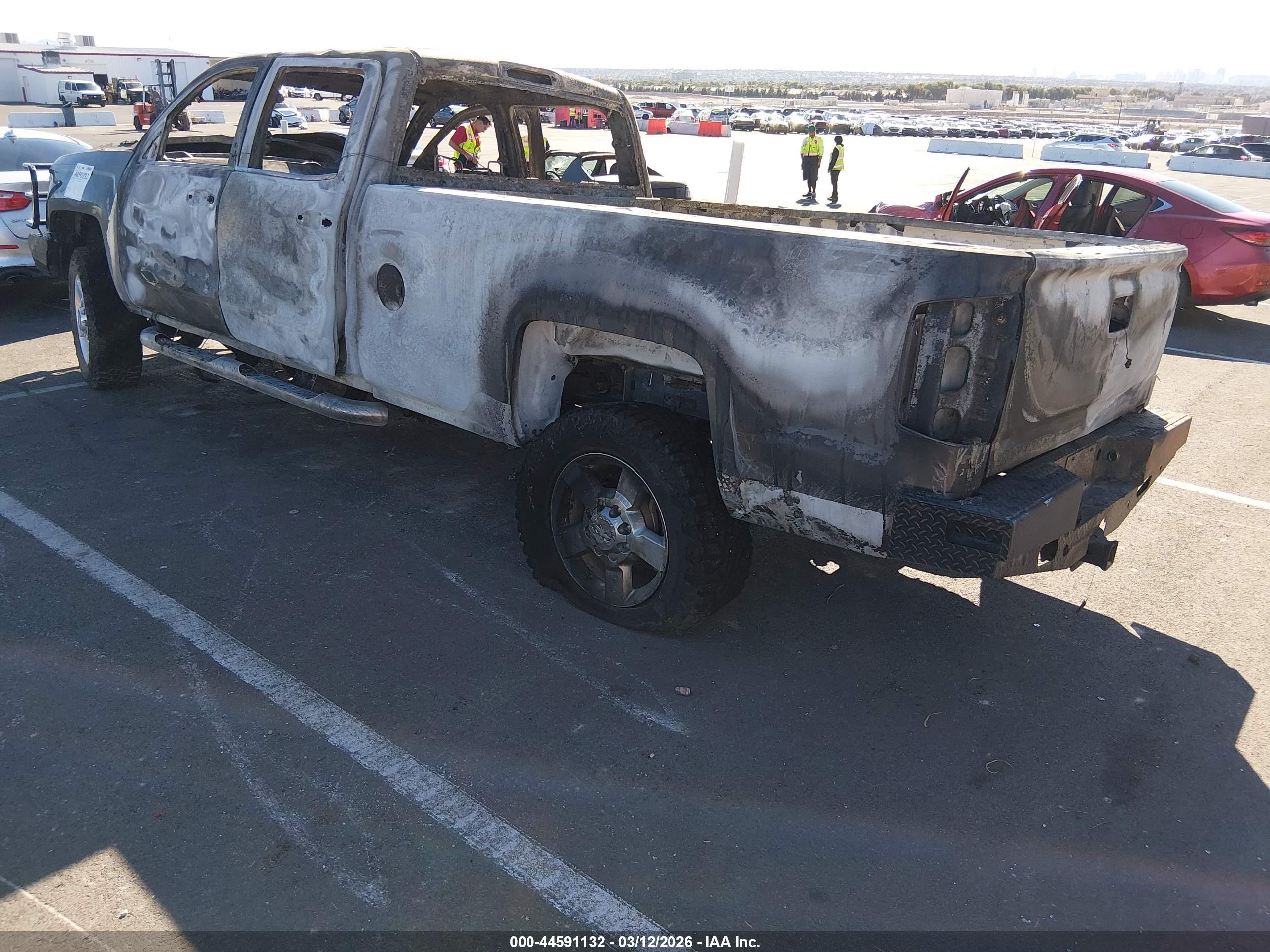 CHEVROLET SILVERADO image 3
