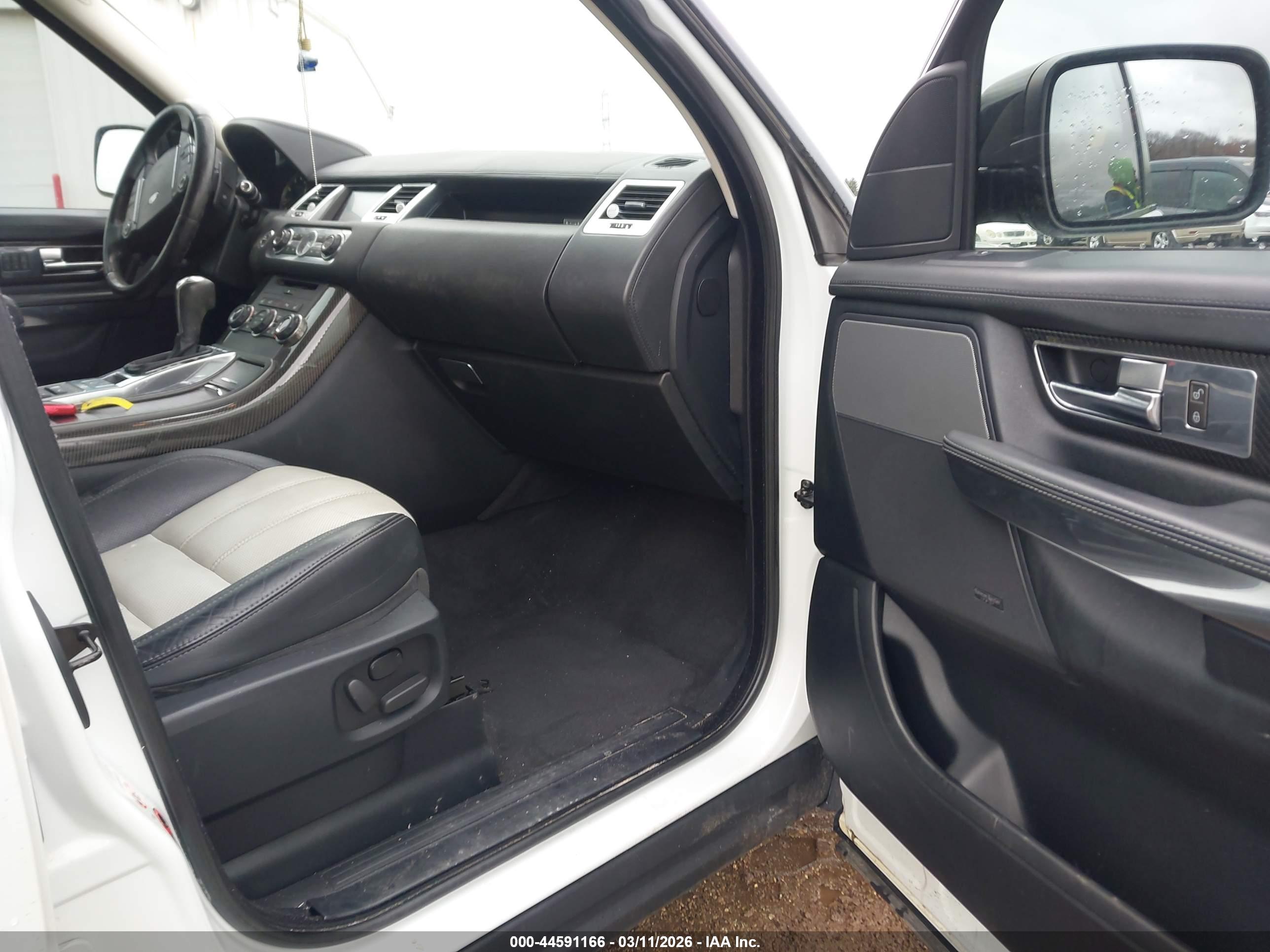 LAND ROVER image 5