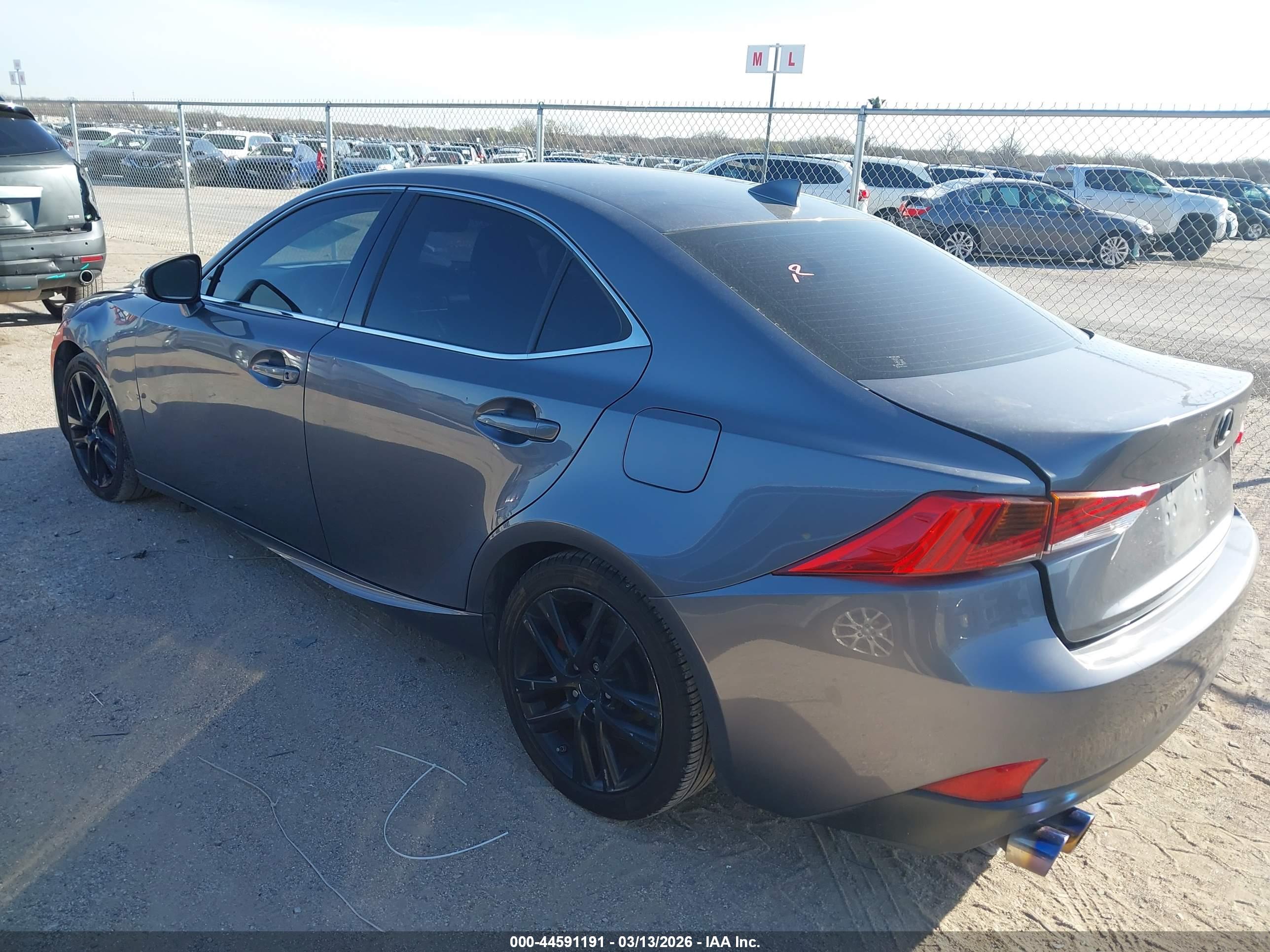 LEXUS IS image 3