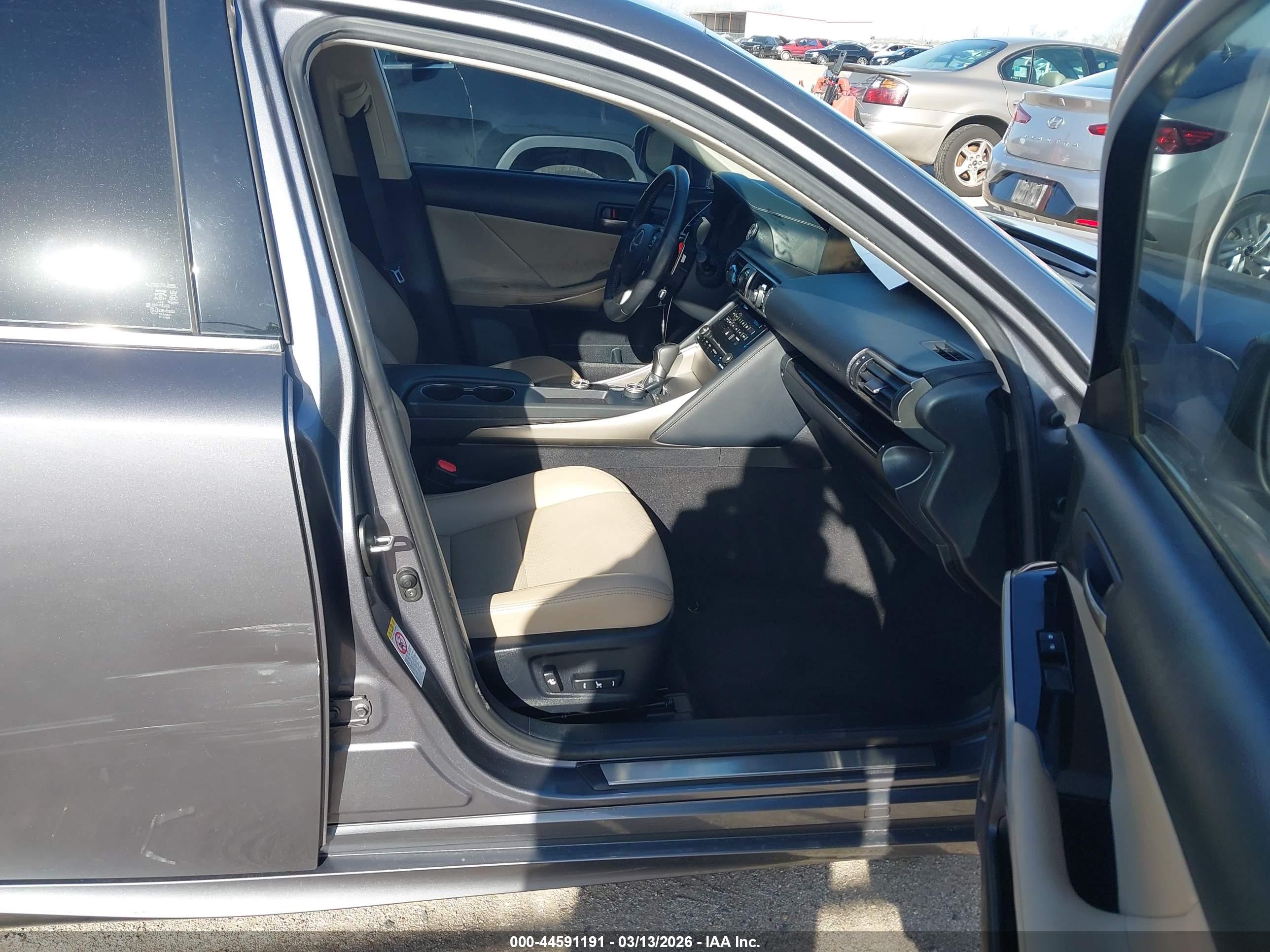 LEXUS IS image 5