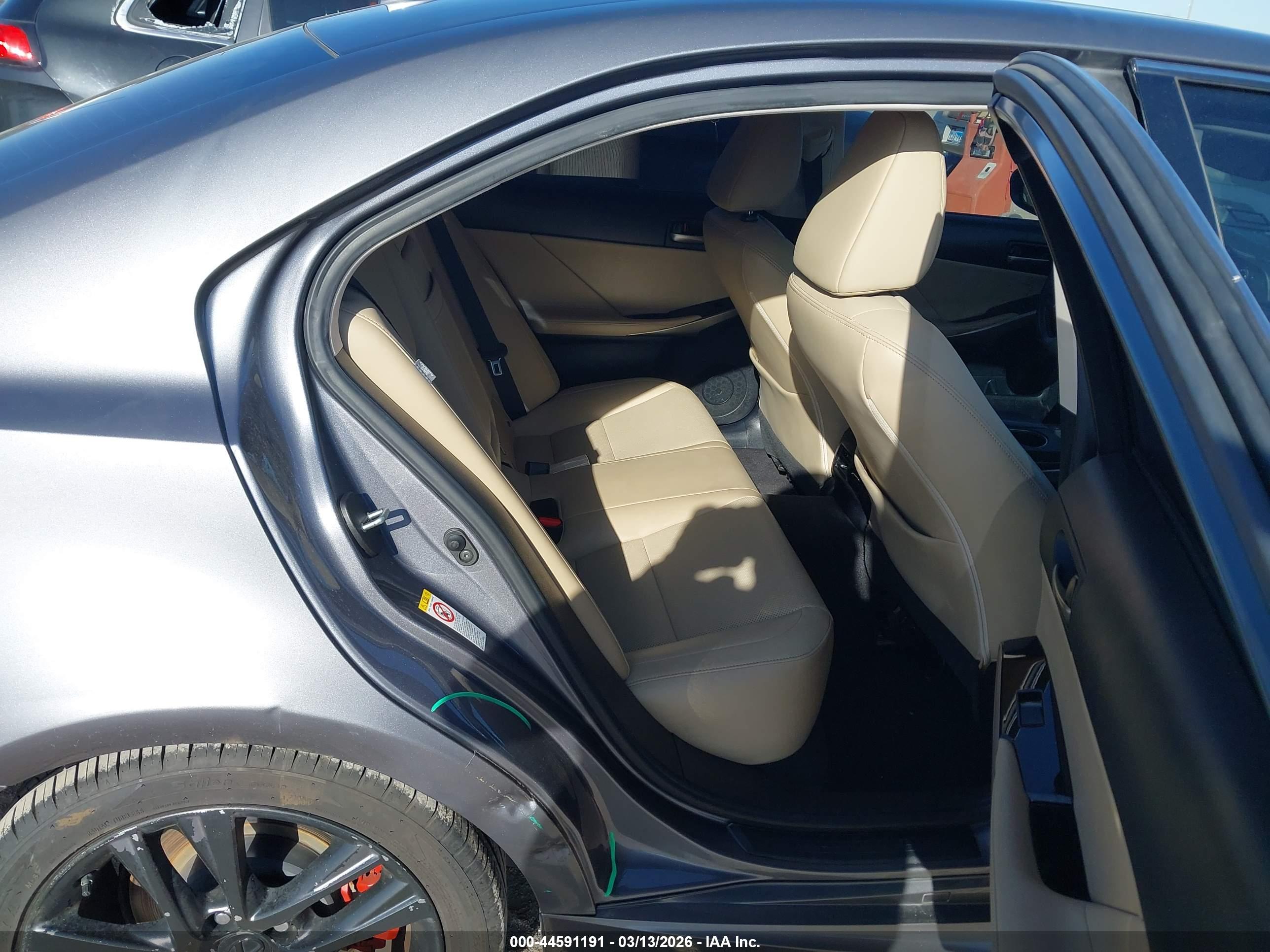 LEXUS IS image 8