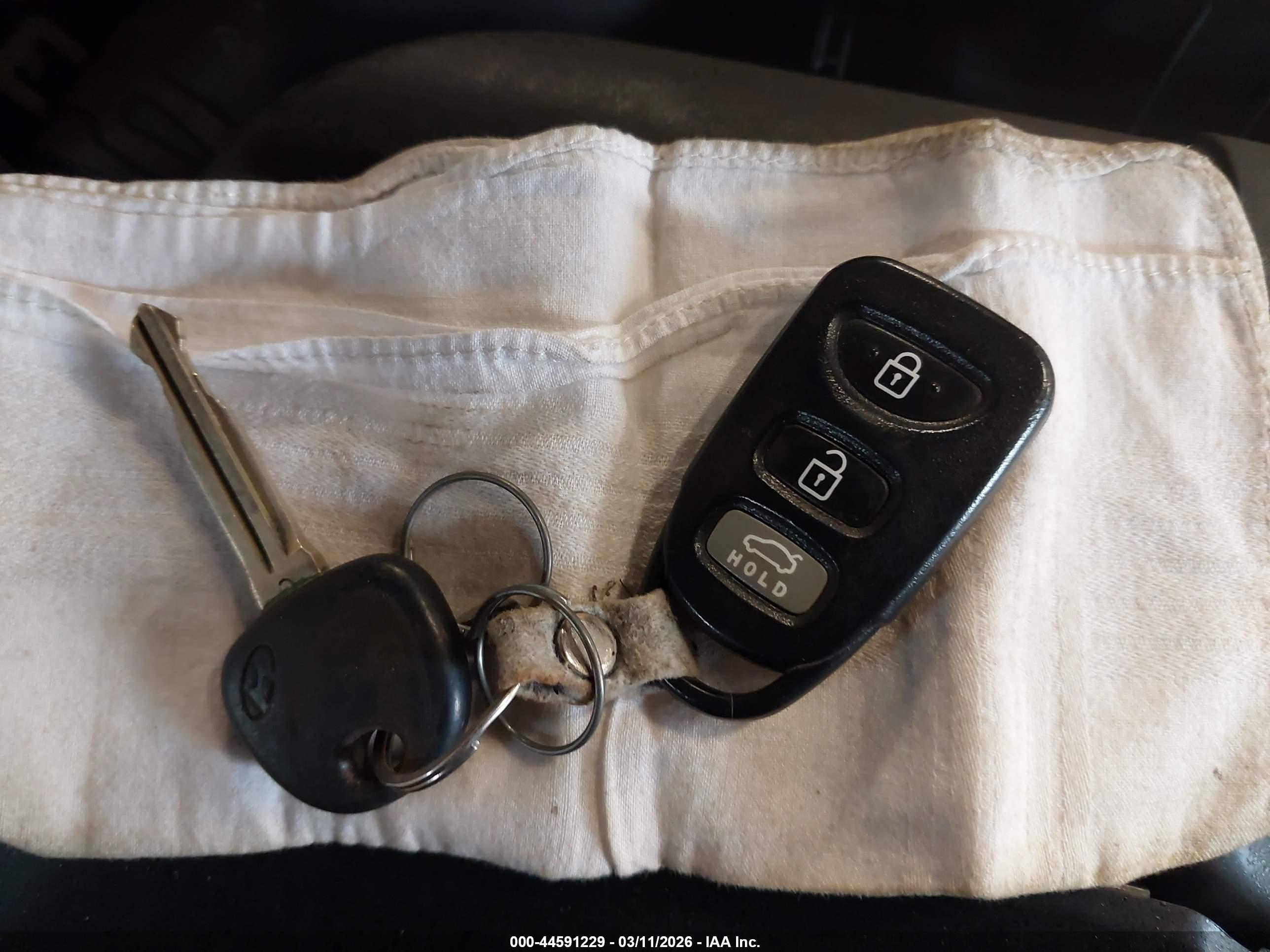HYUNDAI ELANTRA image 11