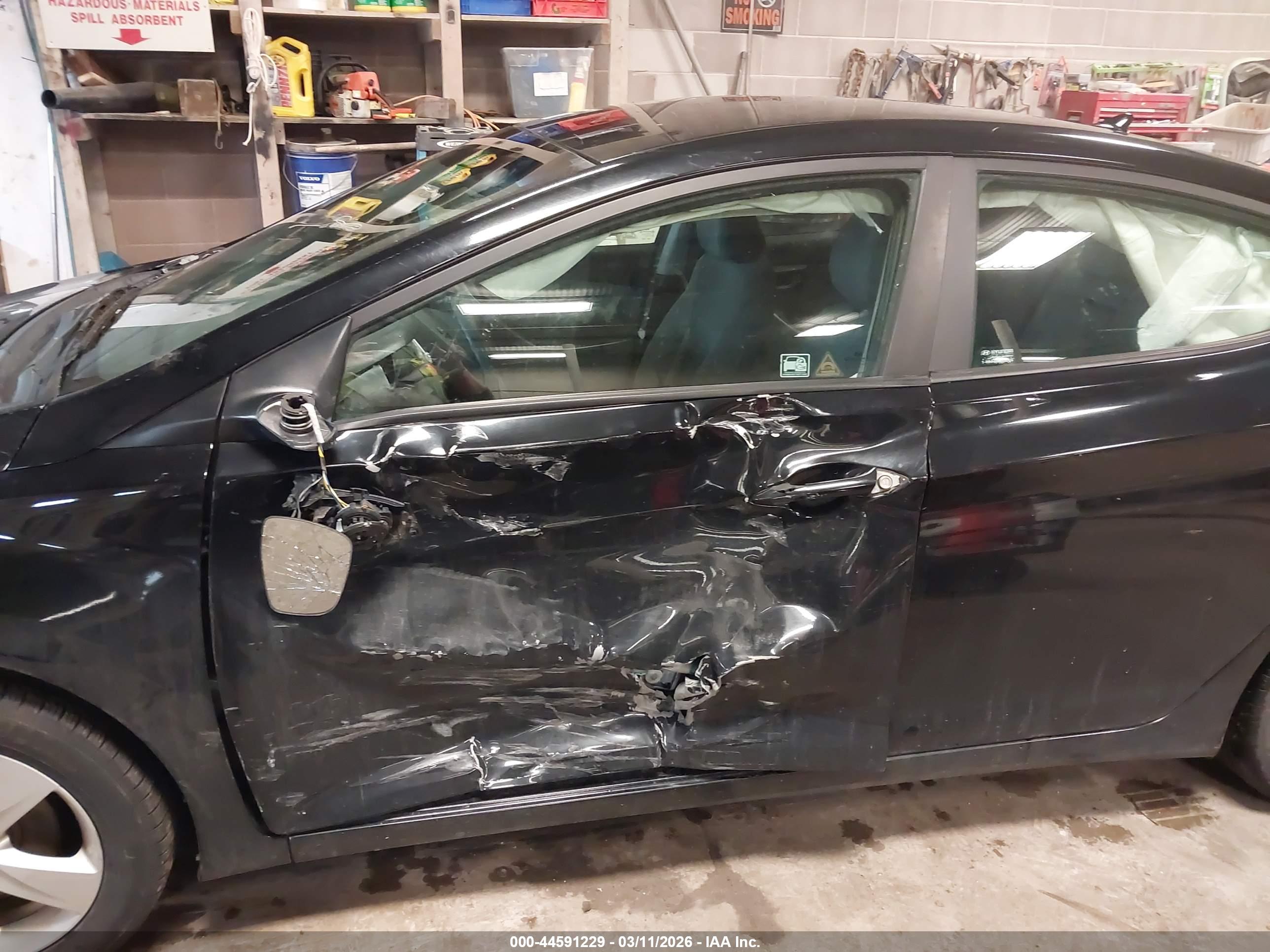 HYUNDAI ELANTRA image 6