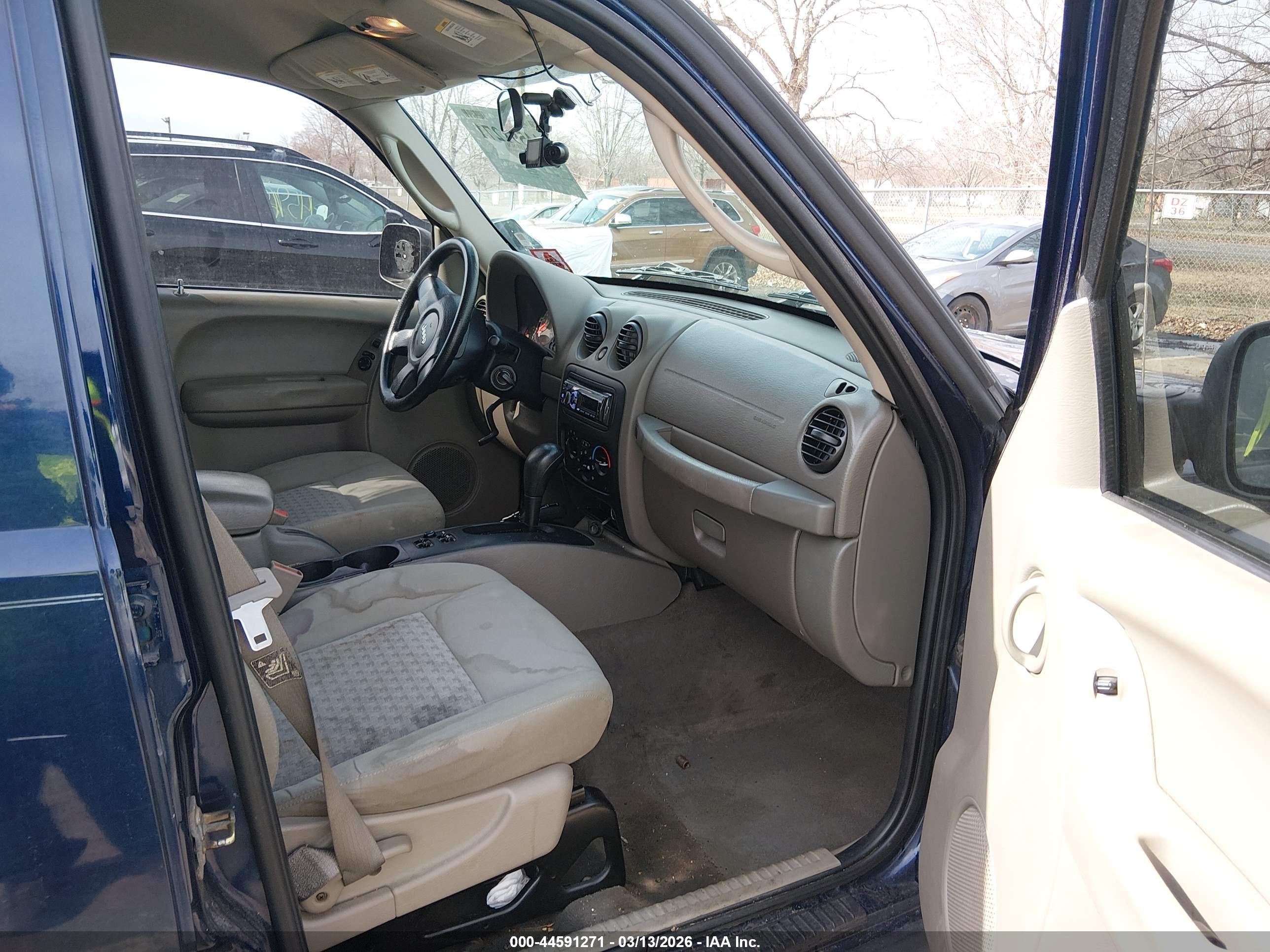 JEEP LIBERTY image 5
