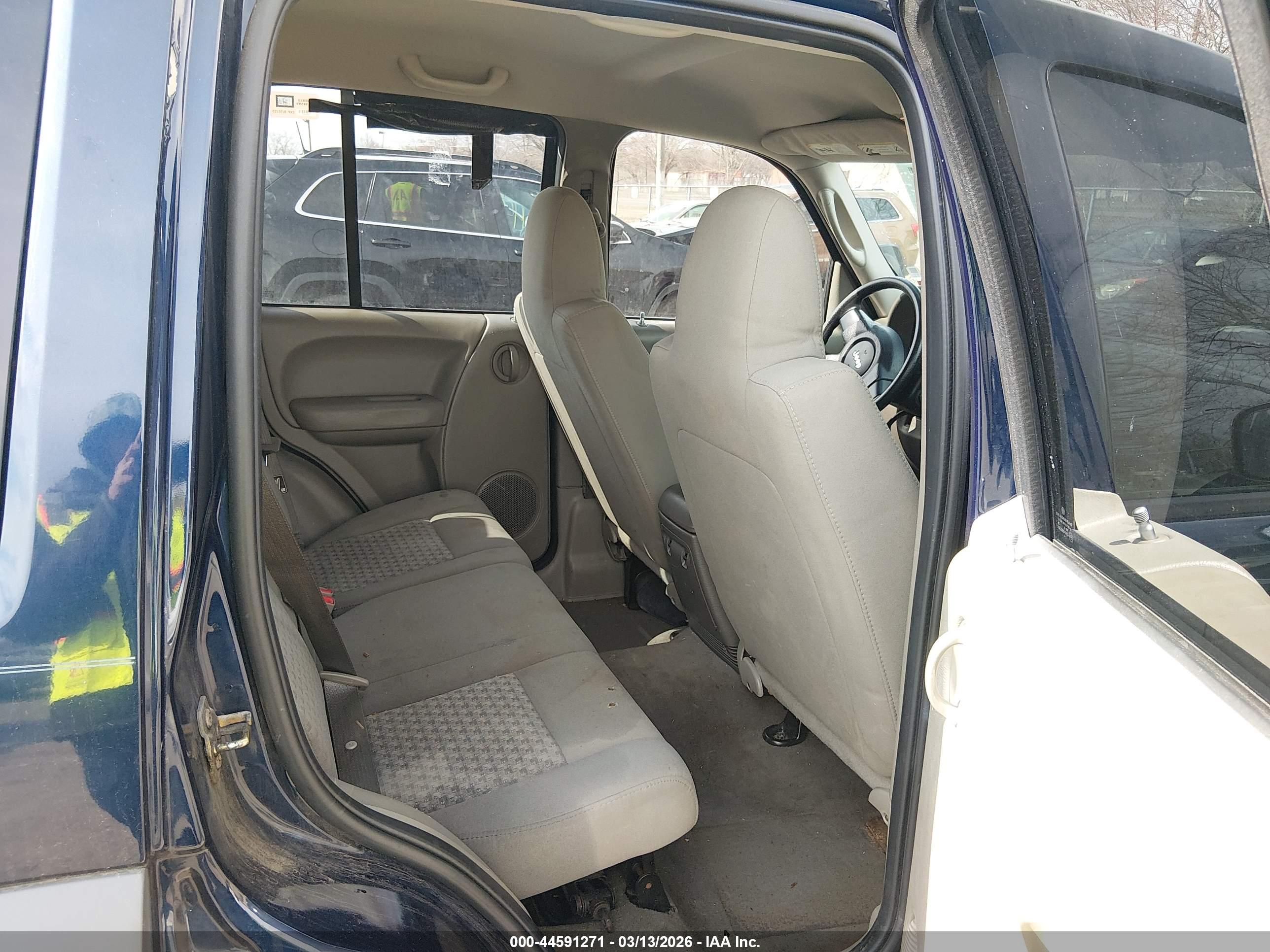 JEEP LIBERTY image 8