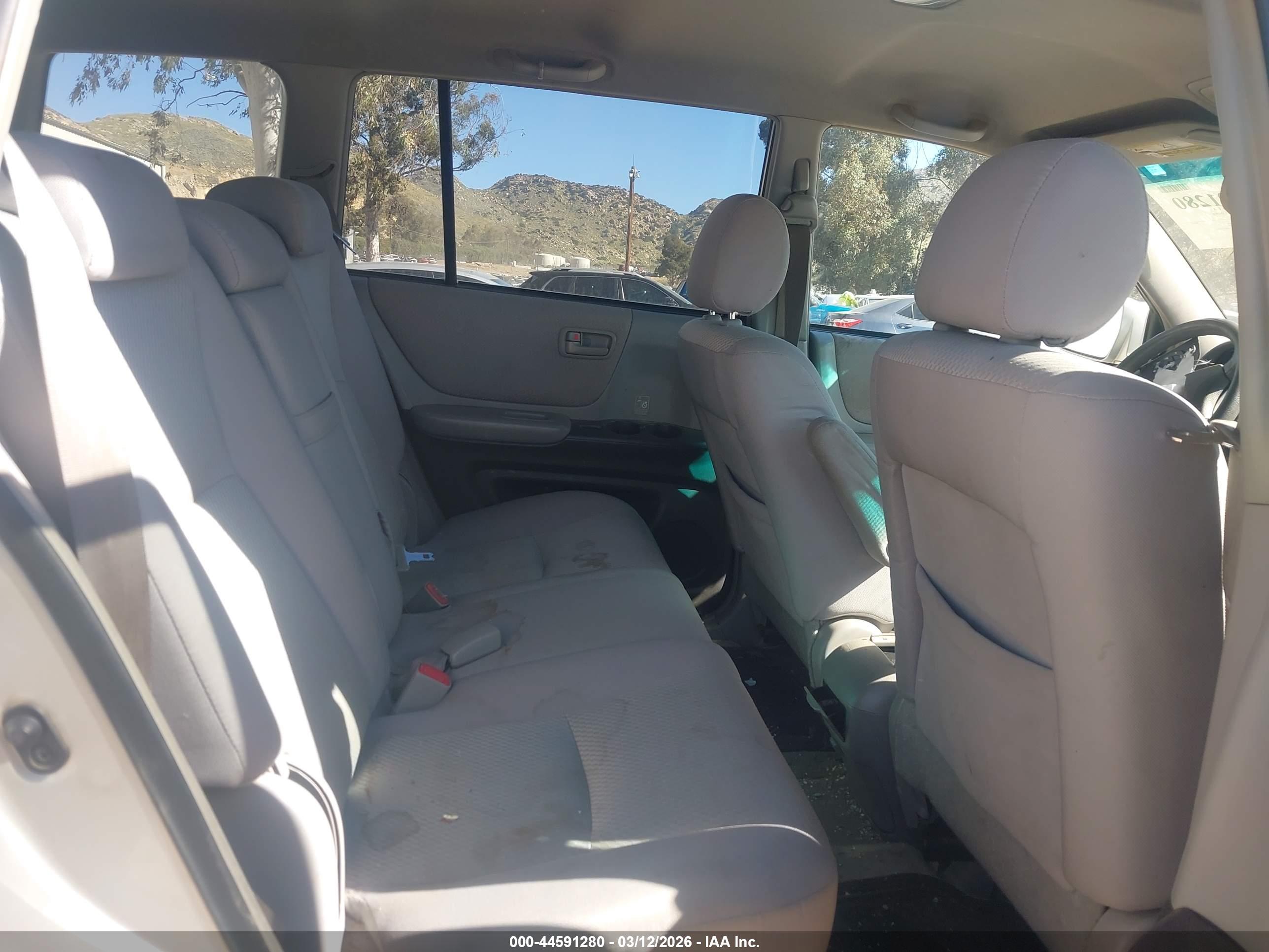 TOYOTA HIGHLANDER image 8