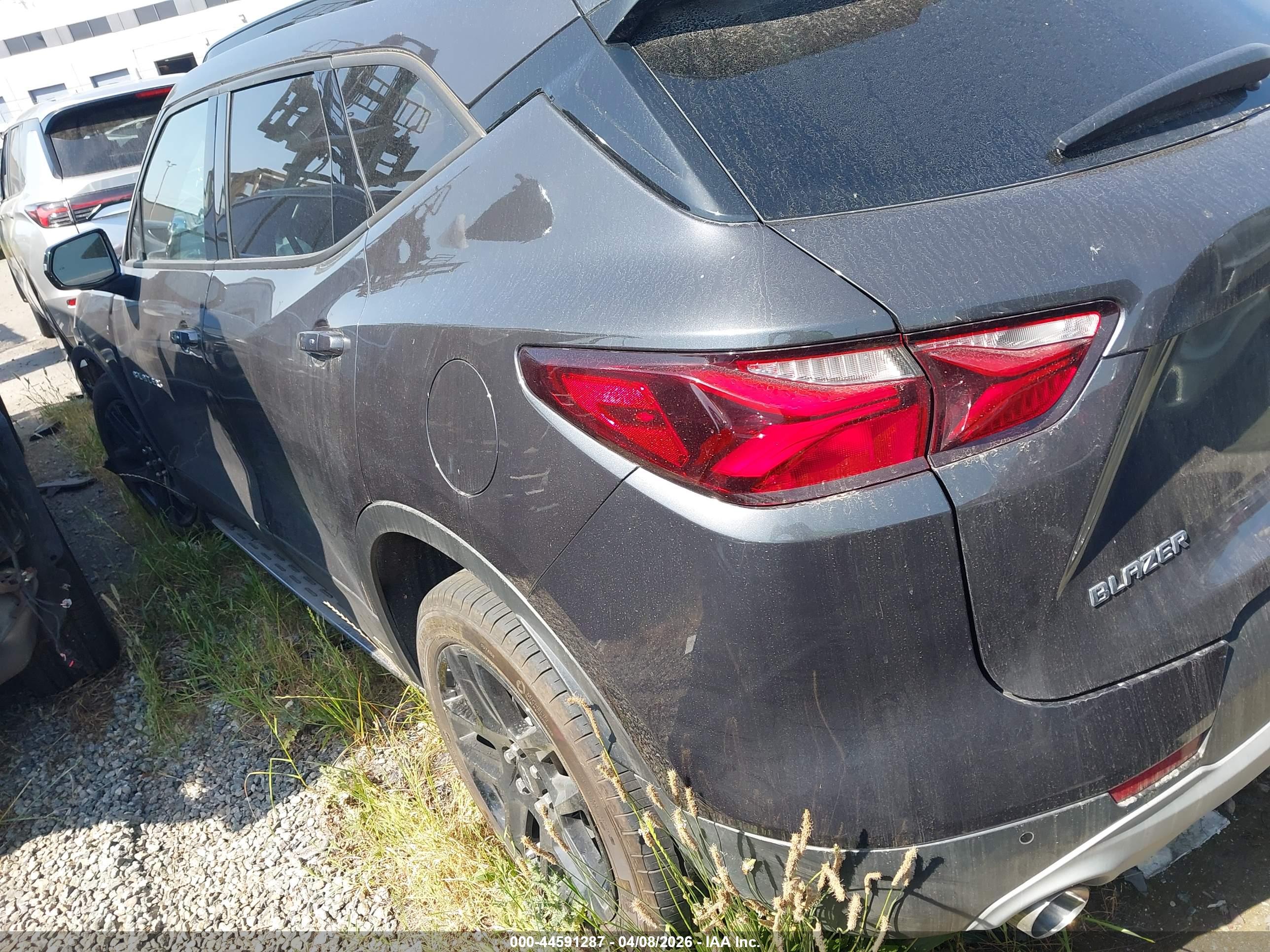 CHEVROLET BLAZER image 3
