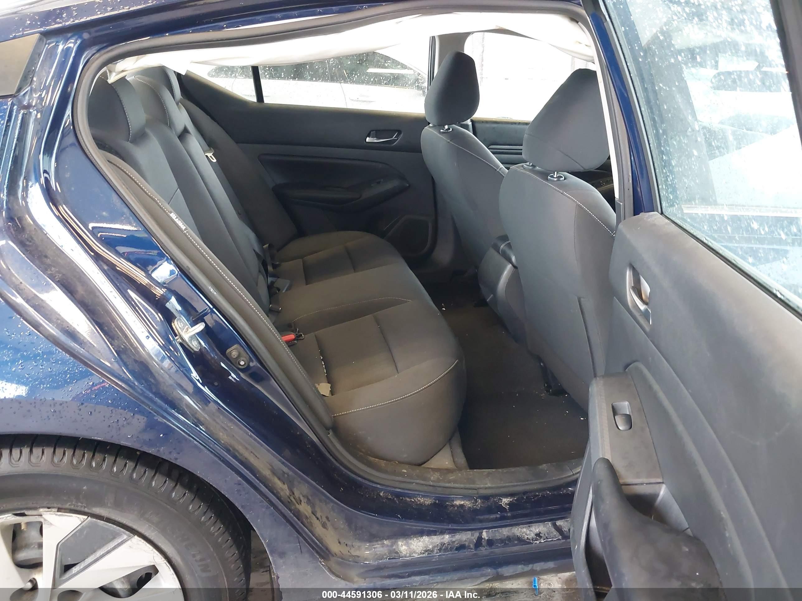 NISSAN ALTIMA image 8
