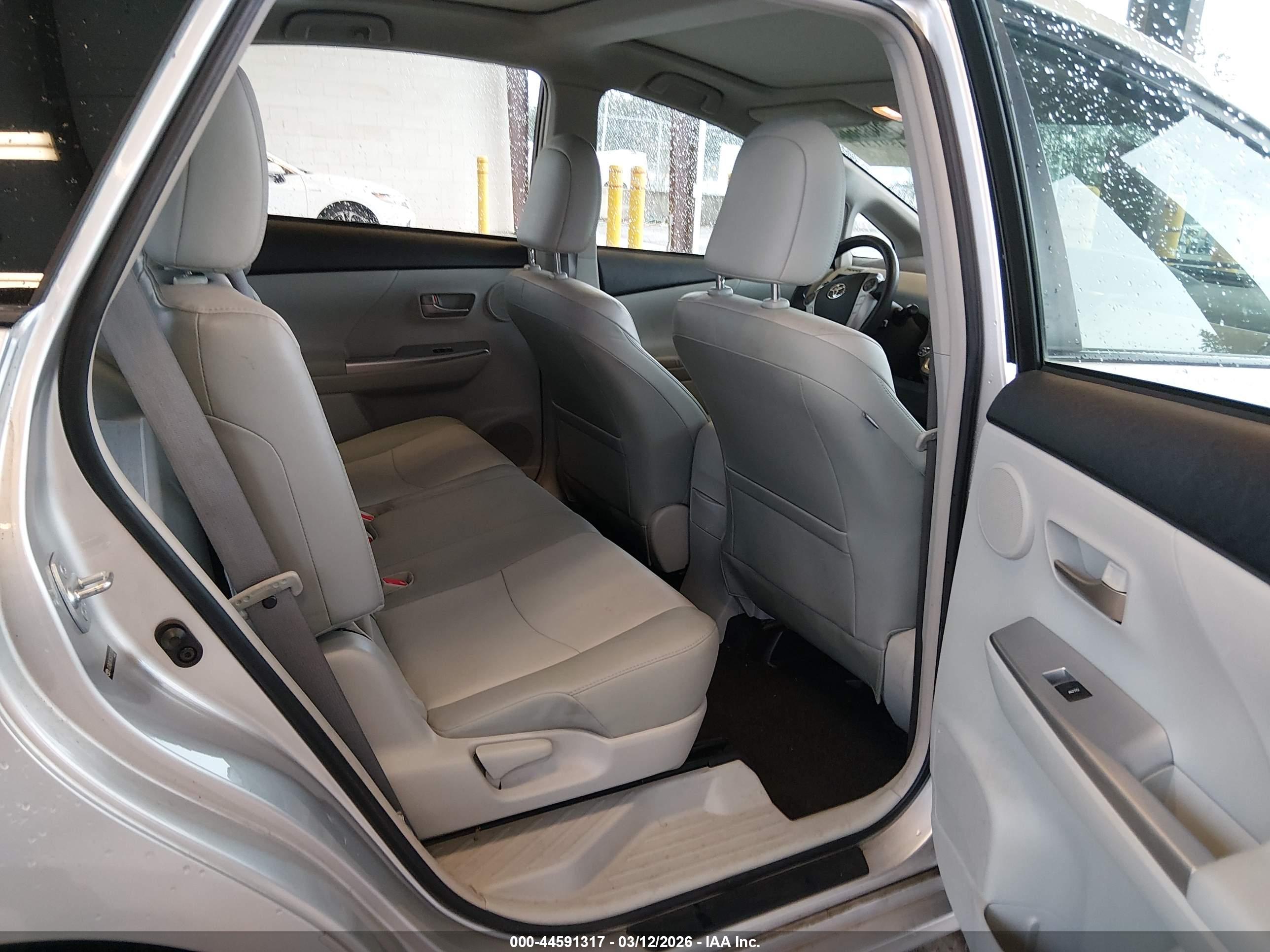 TOYOTA PRIUS image 8