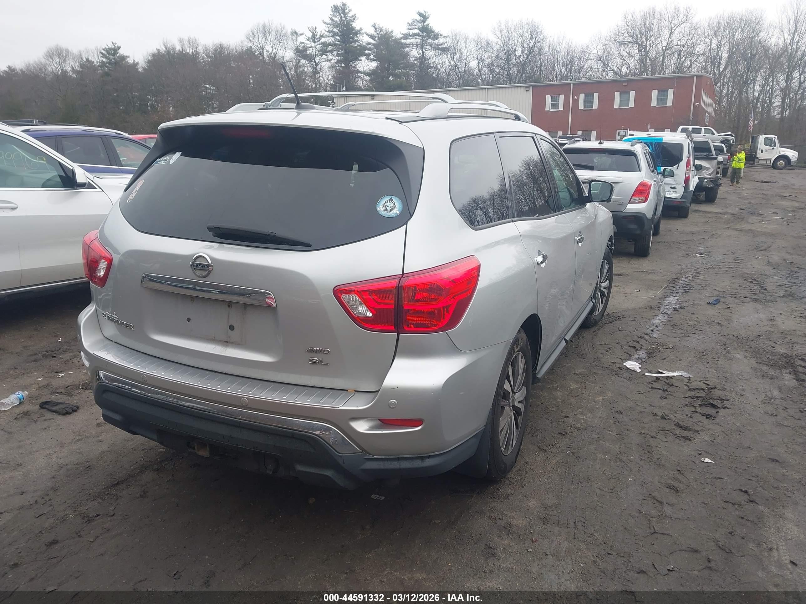 NISSAN PATHFINDER image 4