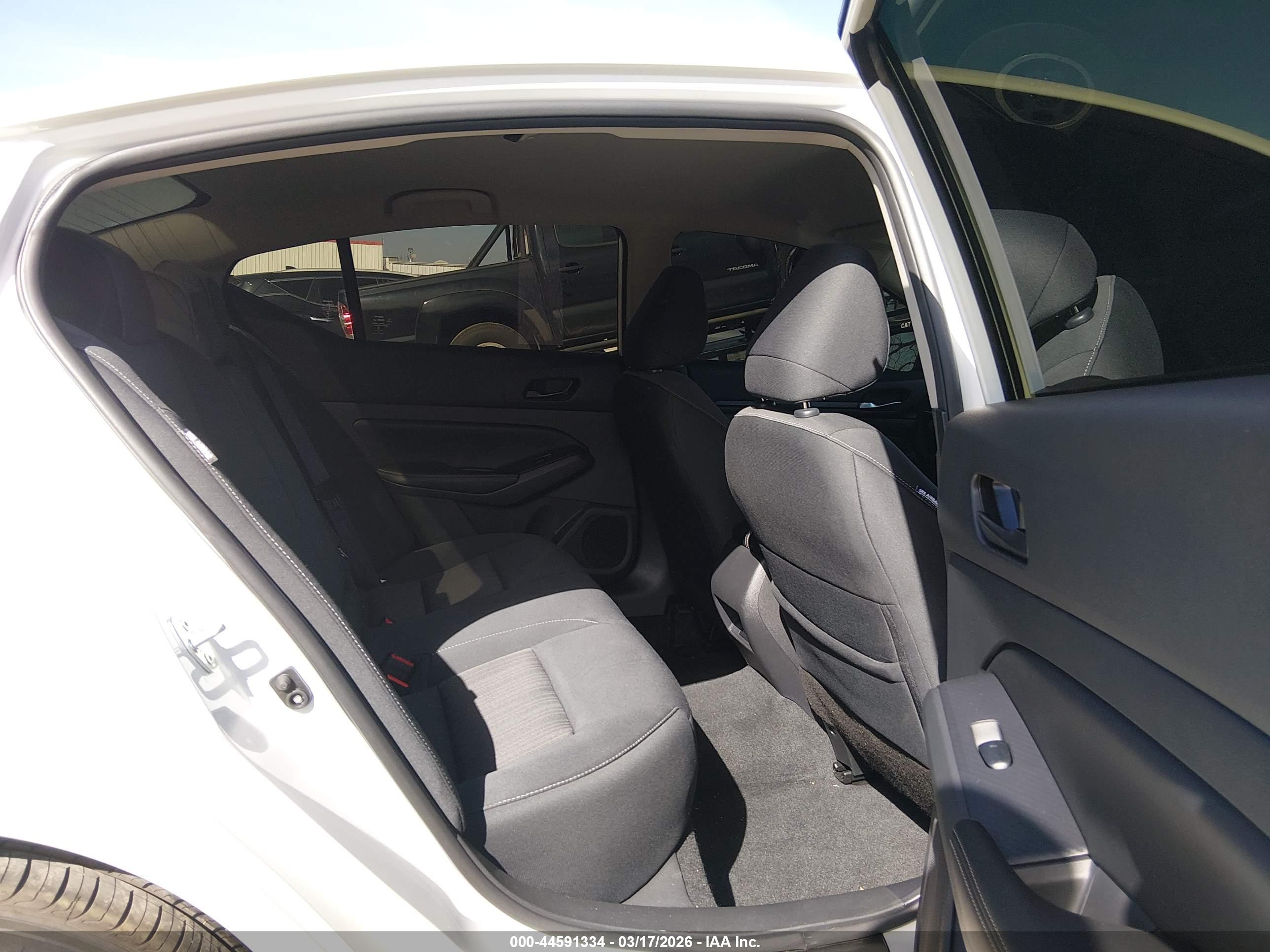 NISSAN ALTIMA image 8