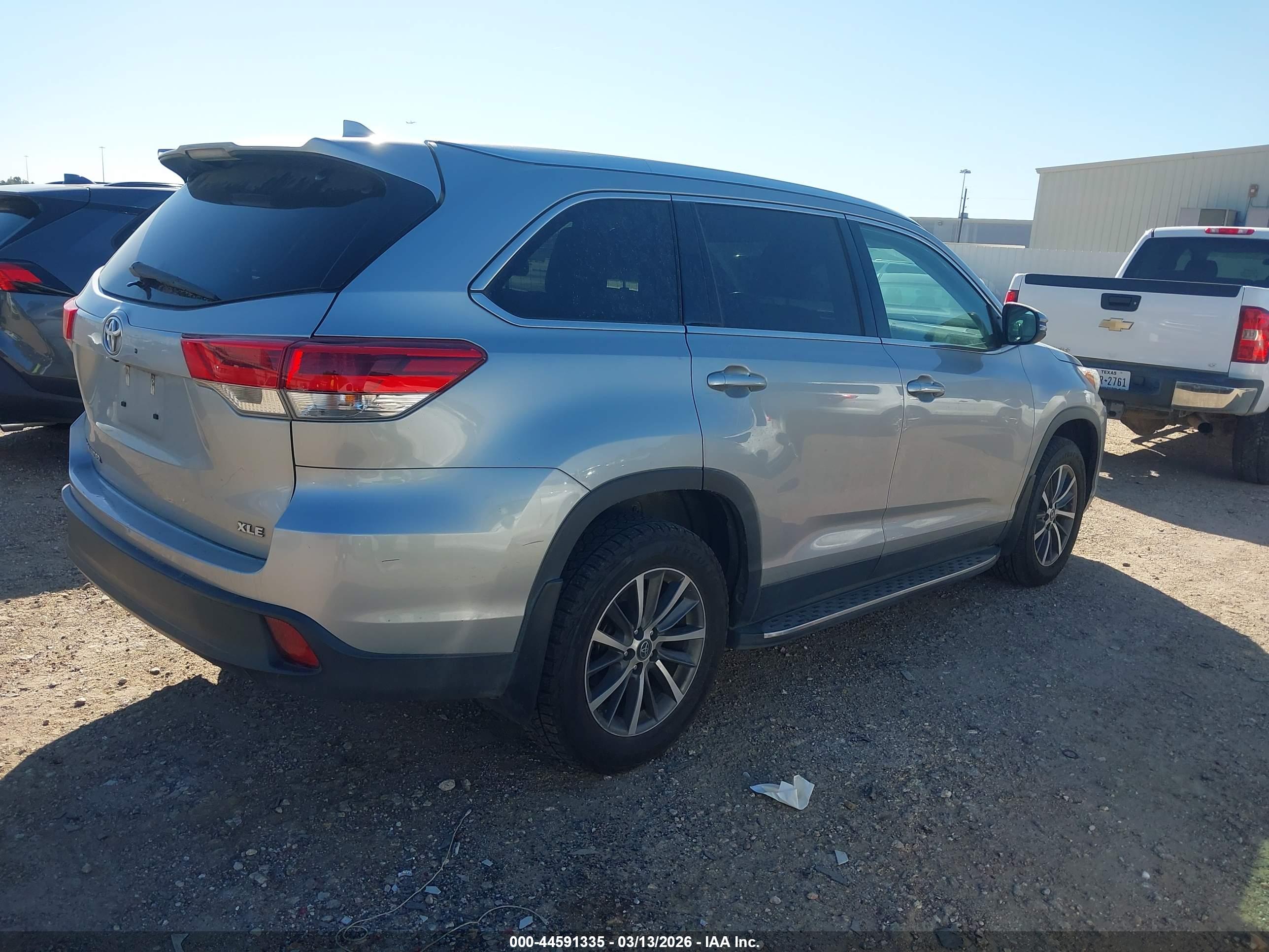 TOYOTA HIGHLANDER image 4