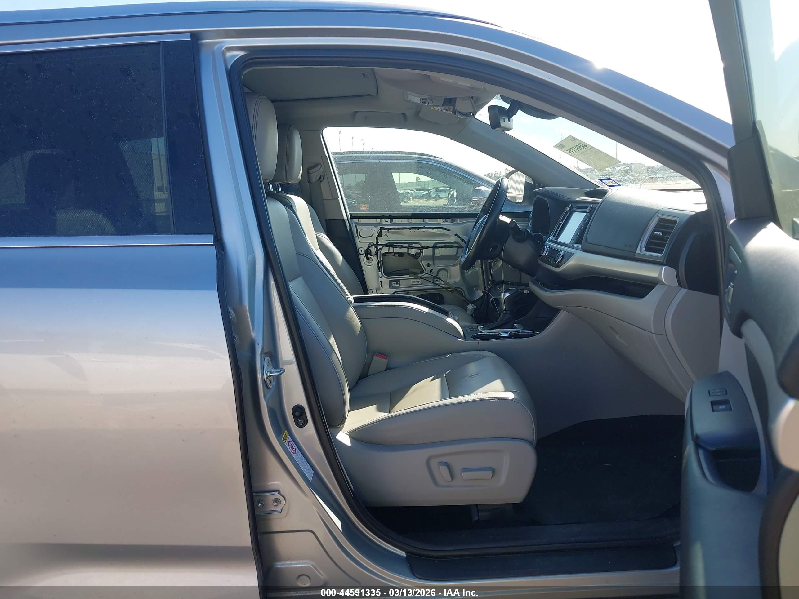 TOYOTA HIGHLANDER image 5