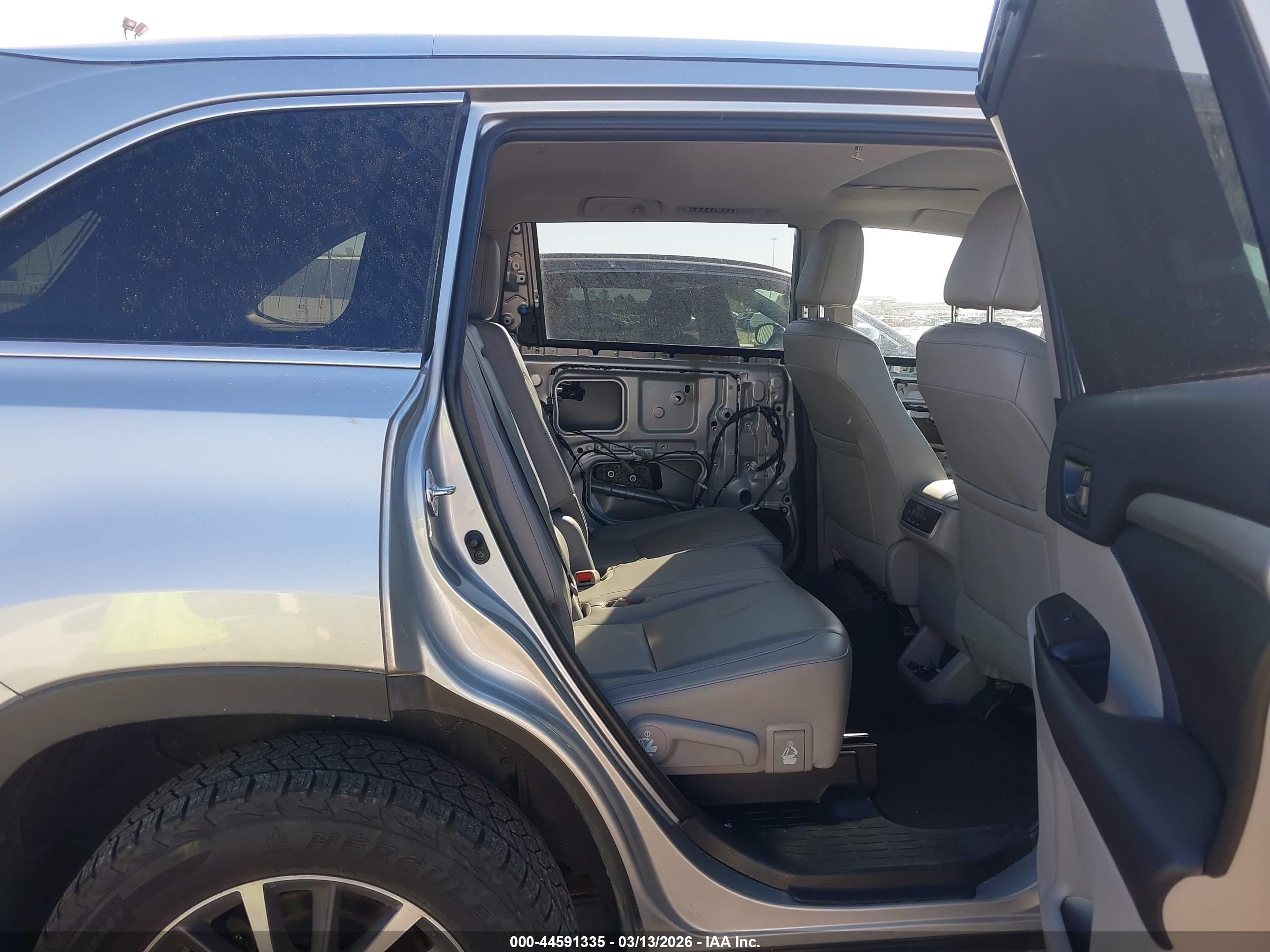 TOYOTA HIGHLANDER image 8