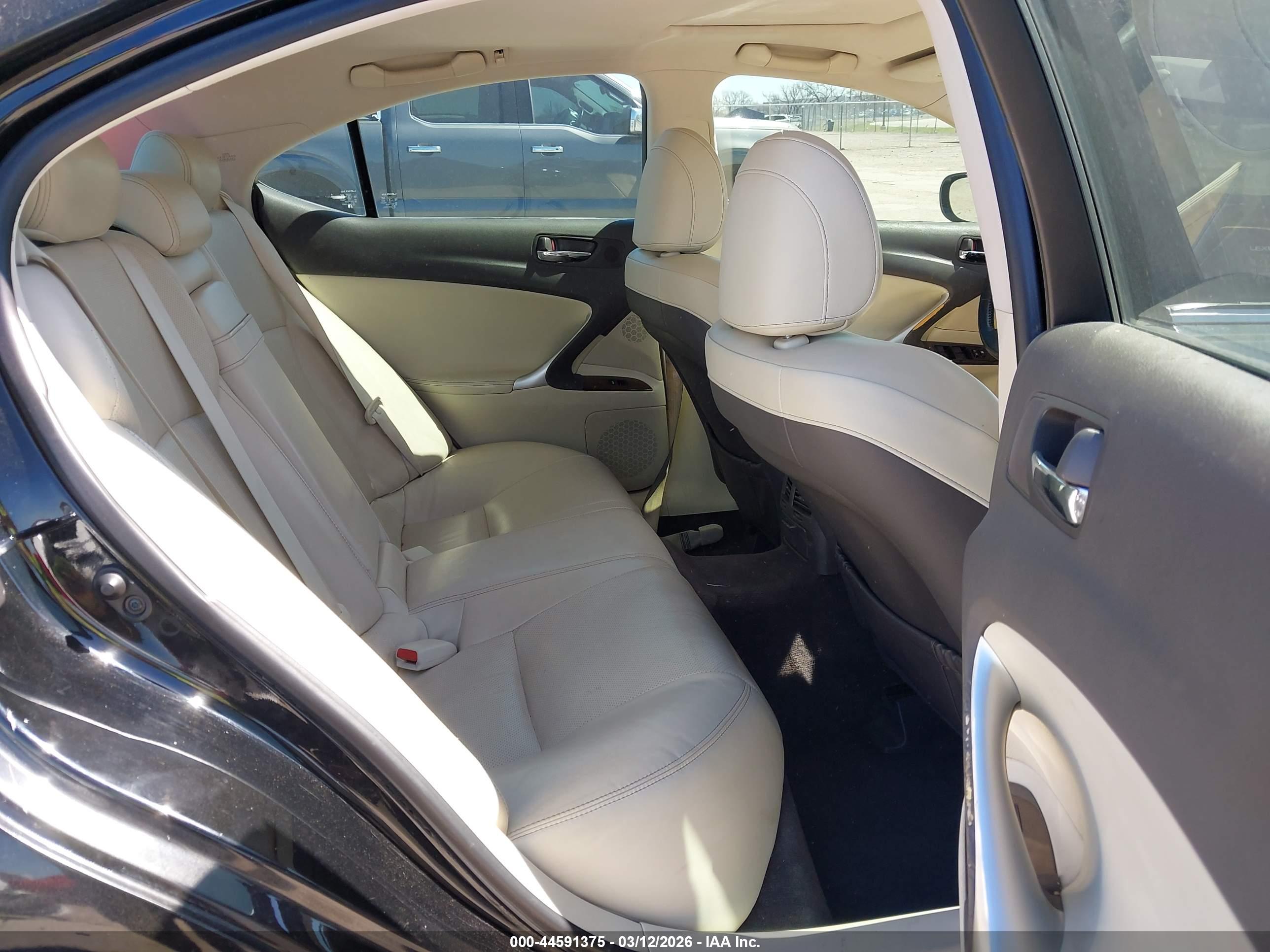 LEXUS IS image 8
