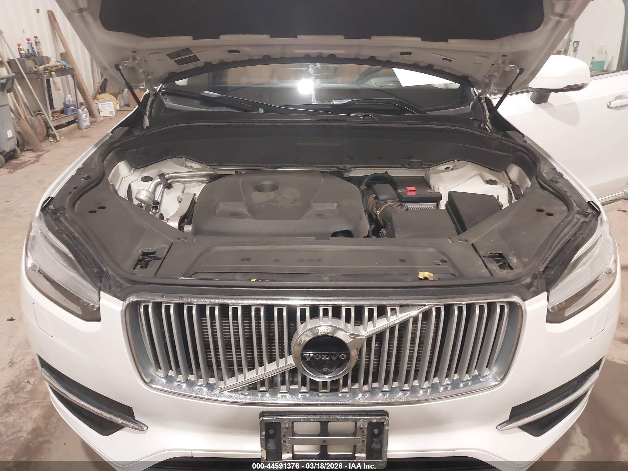 VOLVO XC90 image 10
