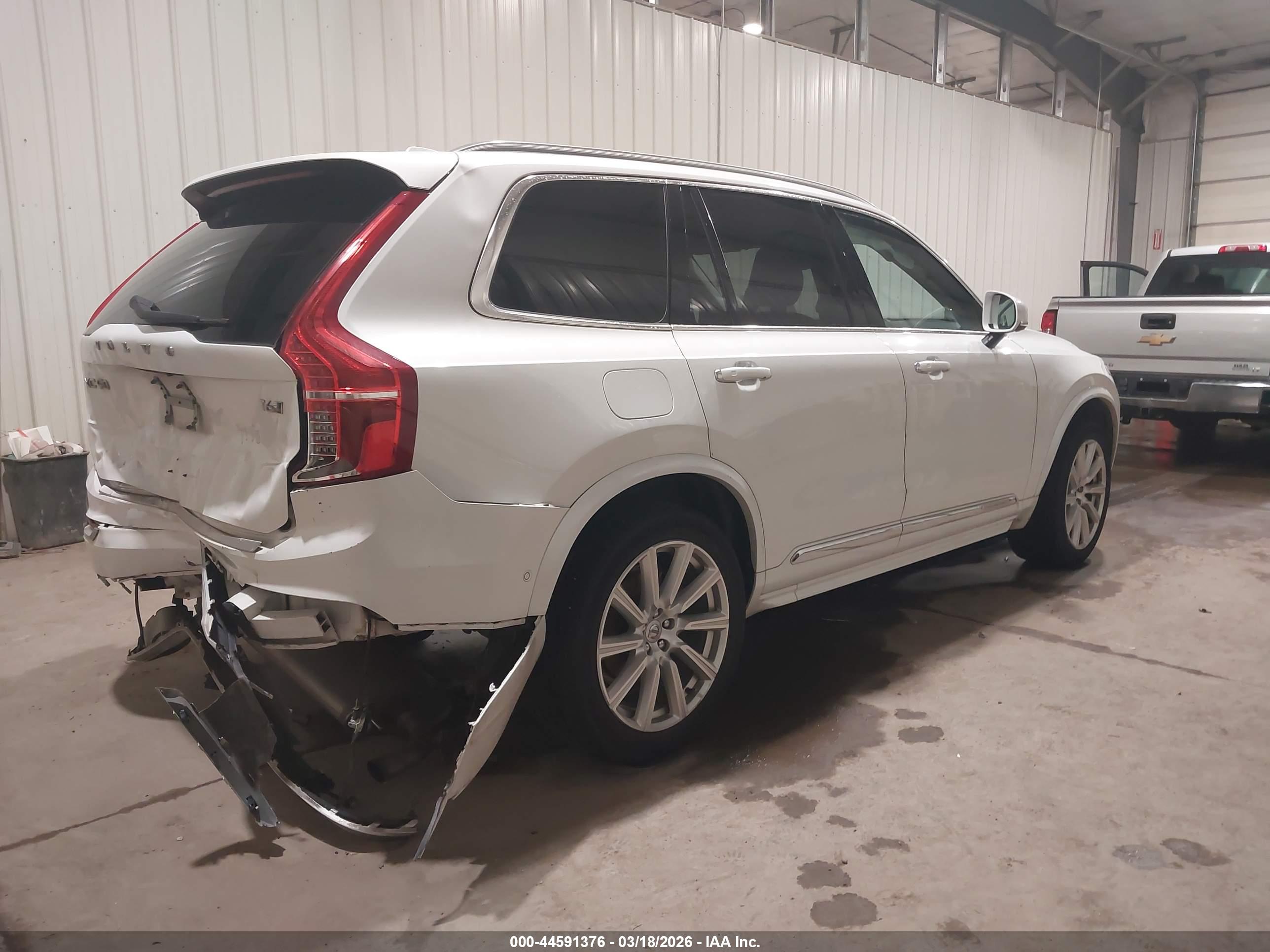 VOLVO XC90 image 4